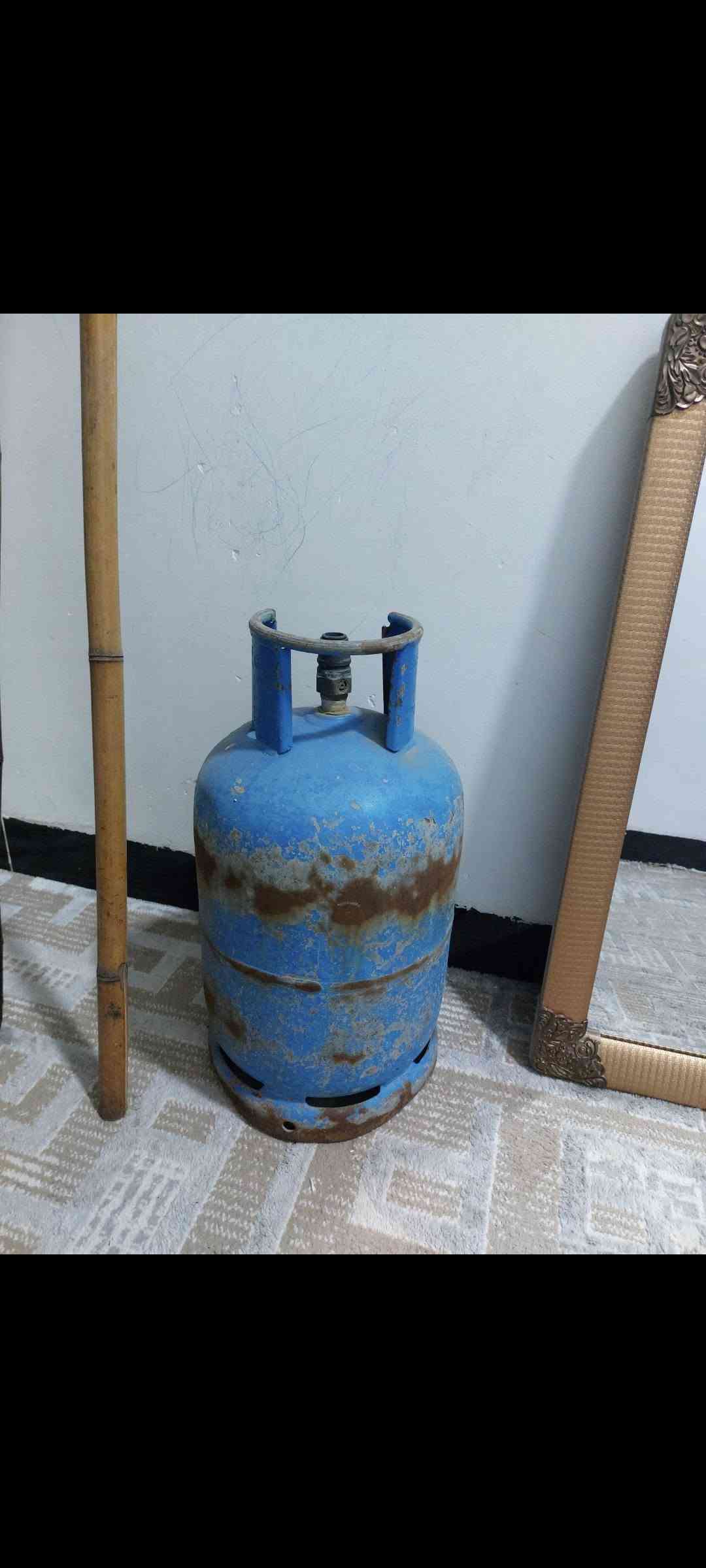 من رخصه ادمن أغراض للبيع ت ***********

نص مكتوب في الصور:
- 1 من 4