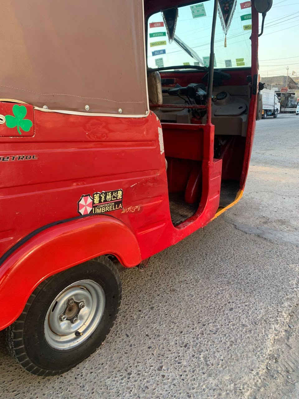 السلام عليكم للبيع موديل 18  وراق اوراق تخم تاير سفريات جادر جام مرايات  قمجيات مكينه كير اكسن كهربايات كله شاده جديد التكتك بلاديه السعر3600 وبيها مجال شي قليل بس شراي يتصل بغداد***********
