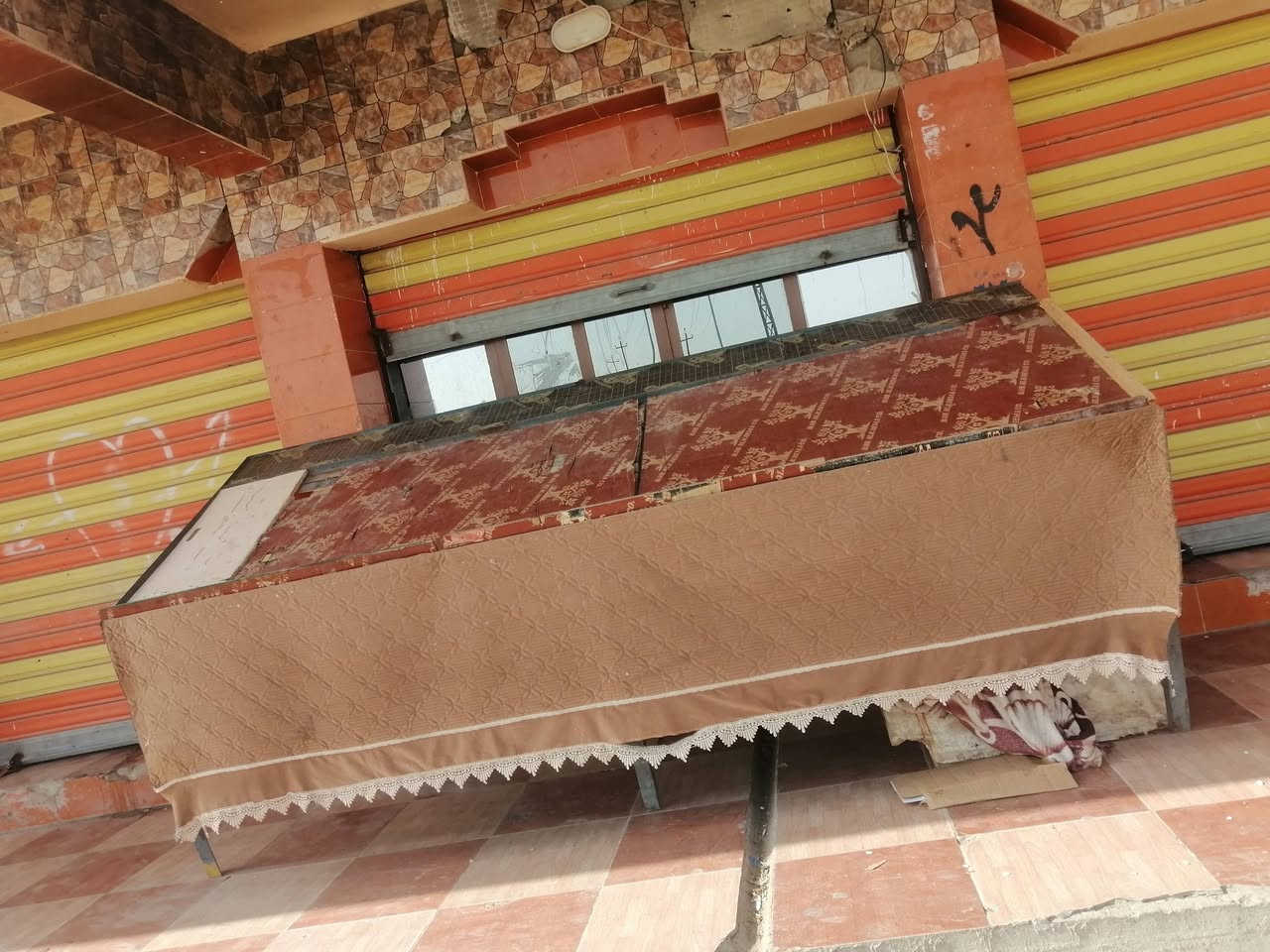 ميز حديد • مخضر • ٣م٤٠