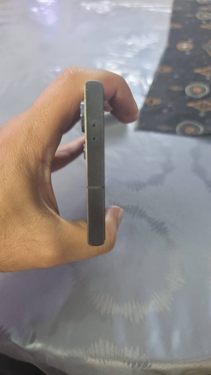 عندي جهاز Samsung Galaxy S24 Ultra للبيع، الجهاز القمة والغني عن التعريف، وبأعلى مساحة ممكنة!
• ​المساحة: 1 تيرا بايت (1TB) – انسى شيء اسمه "الذاكرة ممتلئة"!
• ​اللون: أسود ملكي فخم جداً 🖤
• ​النظافة: الجهاز أخت الجديد ونظيف حيل من يوم الي اشتريته لزكه شاشه وكفر وياه, طيارة بالألعاب والتصوير، والكاميرا مالته ما يحتاج نسولف عليها! 
​📌 ملاحظة: الجهاز للمشتري المباشر والجاد بالشرة، والشراي ما نختلف وياه بالمعقول.
• السعر مليون وخمسين وبي مجال بسيط
• ​📞 للتواصل والاستفسار
• *********** 
مكاني بغداد حي الاعلام
