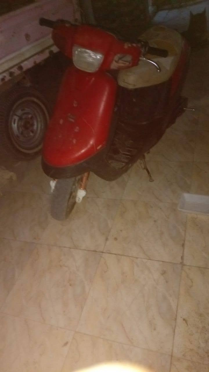 ‏السلام عليكم شباب دراجه بتره خطين شغاله مفتوحه تجفيت كابريتر مبدل كفرات تجاريه سعره 150 الف وبيه مجال مكاني الناصريه حي اريدو قريب على سوق اريدو مكلف بنشر رقم الولد ‪***********‬
