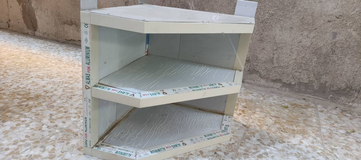 رف زاوية • للبيع