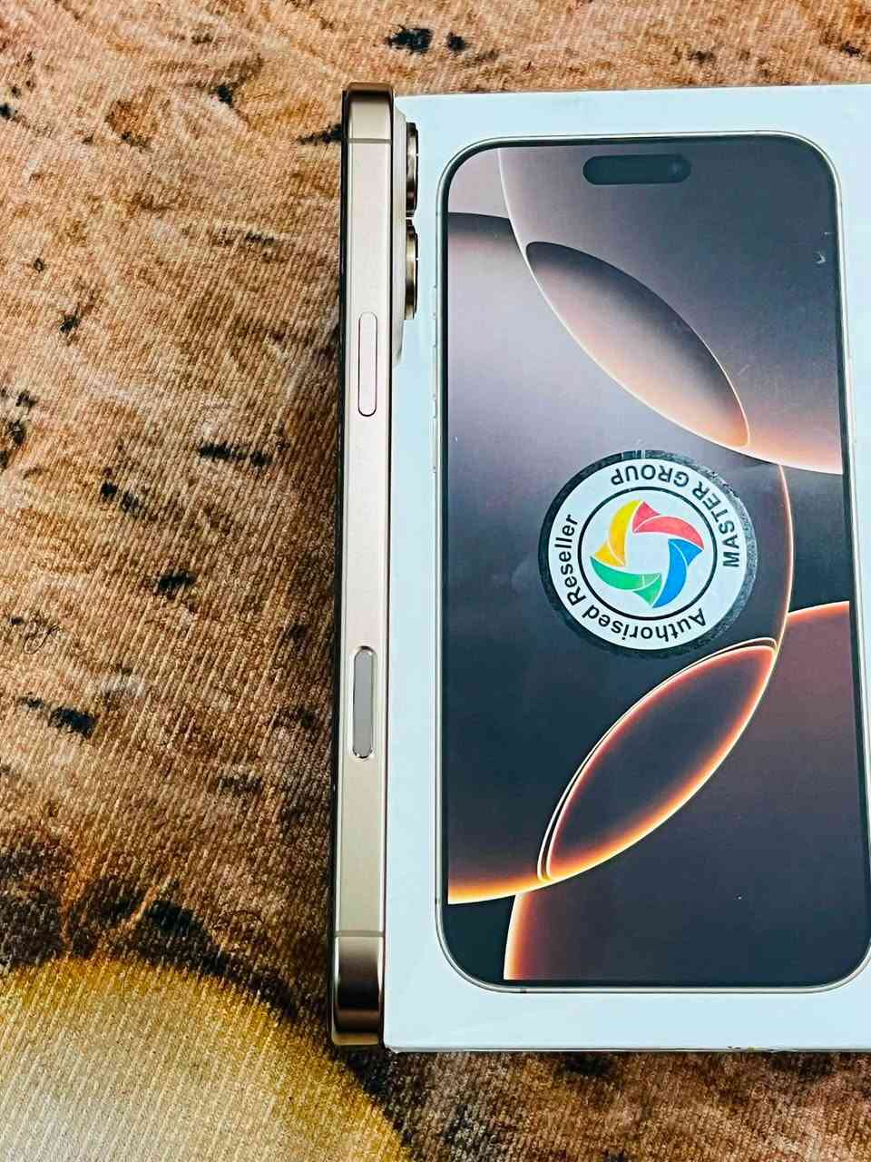 السلام عليكم
16 برو ماكس 256 ماستر 

بطاريته ٩١ ضمان ماستر 
نظافته ١٠٠ لوك بعده ملحقاته كامله
سعره ١٢٧٥ ألف مكاني بغداد *********** واتس
