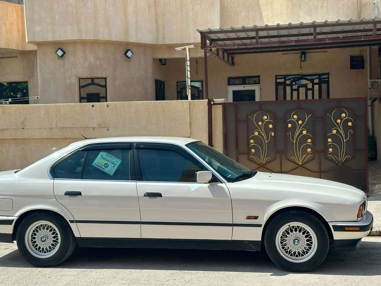 سلام عليكم 
BMW
حجم 525 محرك ديجيتال 
موديل 1993 
سياره فول ماعده فتحه سقف والكير عادي
نظيفه حيل وكلشي جديد هزه ورقم 
سعر 75 ورقه 
رقم تلفون ***********
