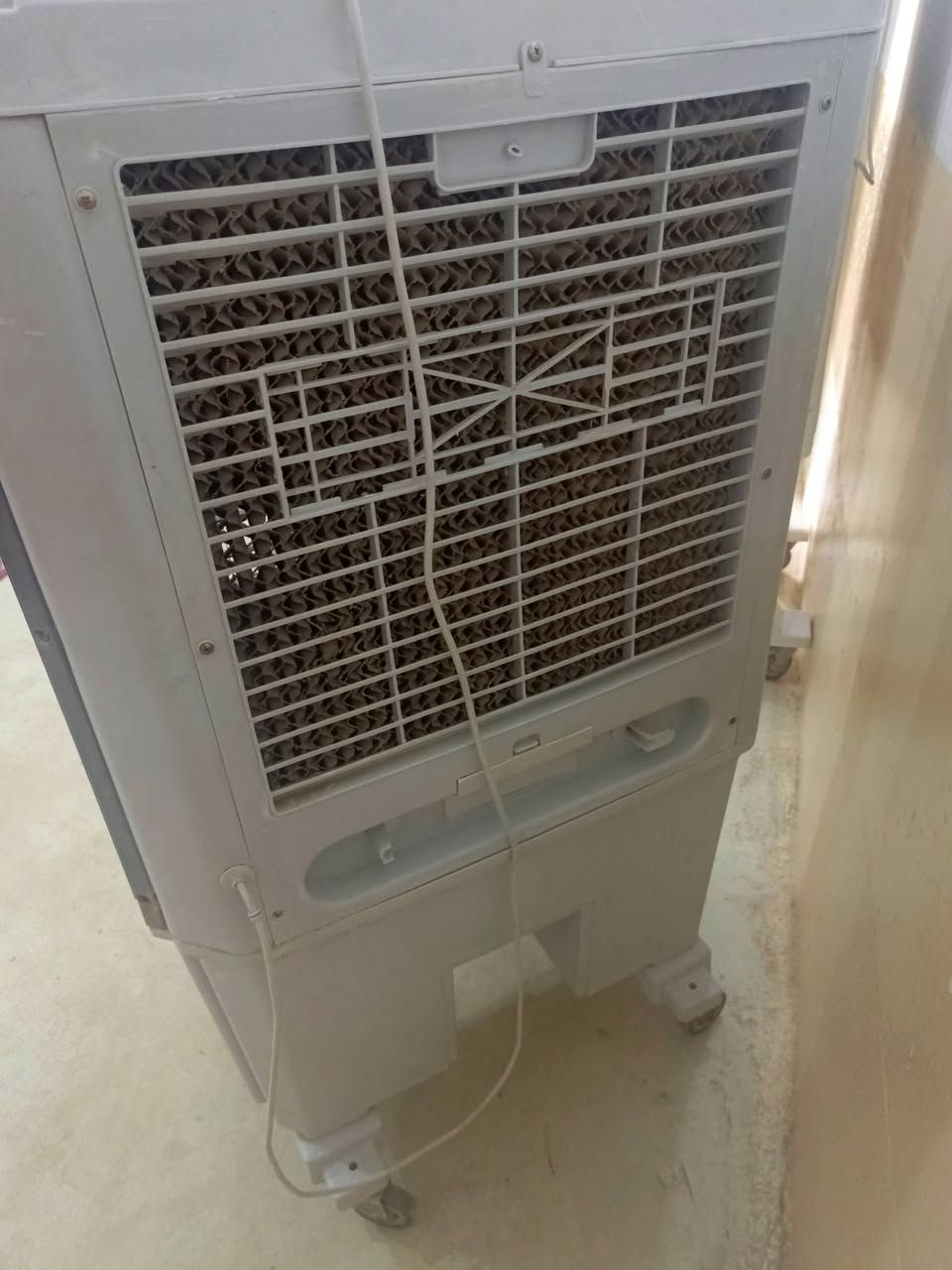 السلام عليكم كنفيرات للبيع حجم كبير وحجم وسط استعمل قليل على البلاد شرط الشغل الكبيرة لمس والوسط سويجات الثنين 250وبيهن مجال تجي تفحص وتاخذ المكان القائم والشراي يتفضل ***********
