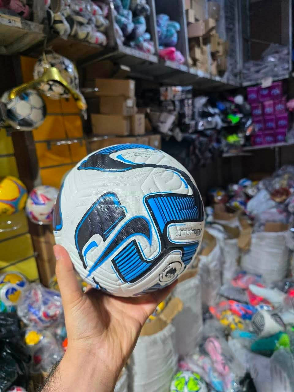 أهل البطولات وأهل الملاعب والشباب اليتمرنون… تعرفون قيمة الكرة الأصلية! 🔥
وفرنالكم كرات أصلية كبس وبنوعيات مختلفة، حتى تختارون الكرة اللي تناسبكم ⚽💪

اختار الأصلي، والعب بثقة! 🏆🔥

📞 ***********
#سمعتنا_تسبق_عملنا🥰
