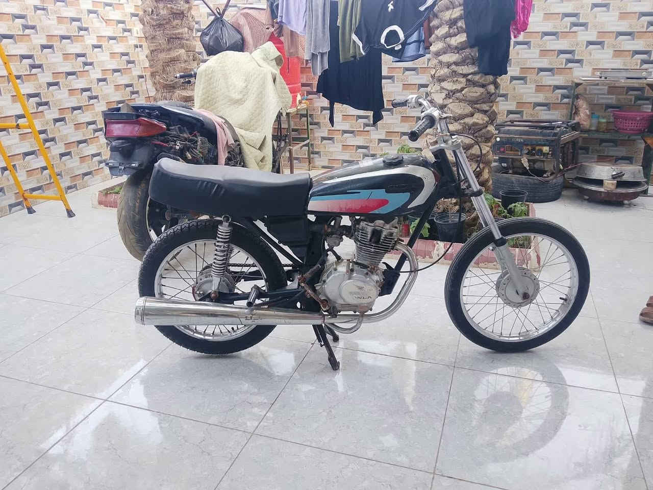 سلام عليكم
دراجه كلك كلك 

مكينه نامه شاصي نامه 

دراجه نضيفه أحله من صوره 

كامله ماعوزه اي شي 

السعر 375 وبيه مجال قليل

مكان سوق شيوخ ناحيه الطار 

***********
