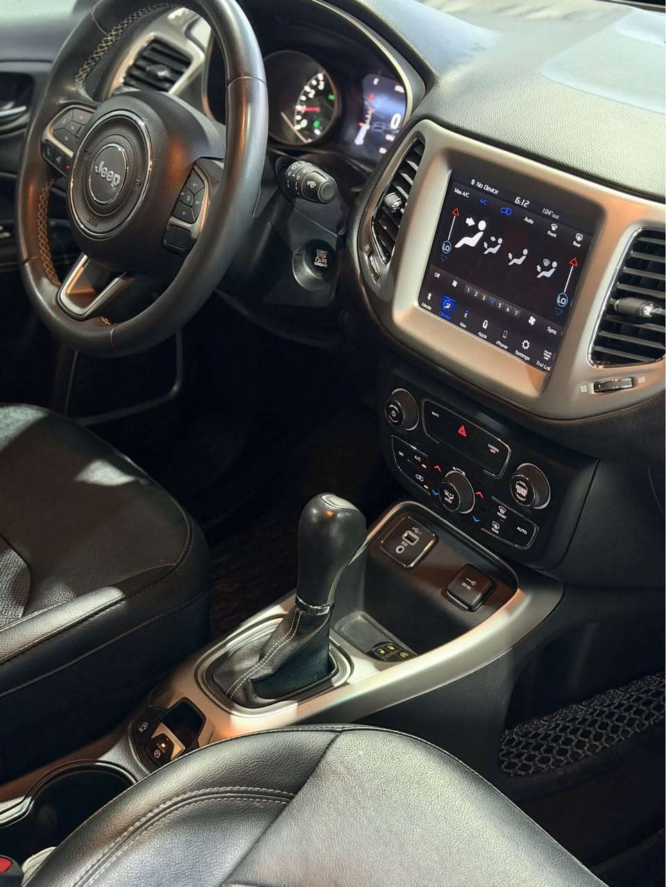 ✨ فروشتنی ئۆتۆمبێلی Jeep Compass ✨
ئۆتۆمبێلێکی زۆر خاوێن و ماڵیی بە ڕەنگێکی زۆر تایبەت و ڕەقەمی نوێ!  
مواسات و زانیارییەکان:
 جۆر: Jeep Compass  
 رەنگ: سەوزی میلیتاری / زەیتونی  
 ڕەقەم: [ڕەقەمی دهۆک] رقم و سنوى نوى كراوه
 ڕۆیشتوو: [٥٠ هزار مايل]
 دۆخی بەدەن (بۆیاخ): [يه ك بارجه بوياخ هه يه .]
 گێر و مەکینە: بەشەرت، بەبێ هەق و کێشەی تەکنیکی.
📲 بۆ زانیاری زیاتر و تاقیکردنەوە (تێست):
 ژمارەی پەیوەندی: [***********]
 واتسئەپ: ***********
 ناونیشان: [دهوك تيرمينال رقم ٥٤
سعر:١٢٨ ورقه و مجال سميل, دهوك

