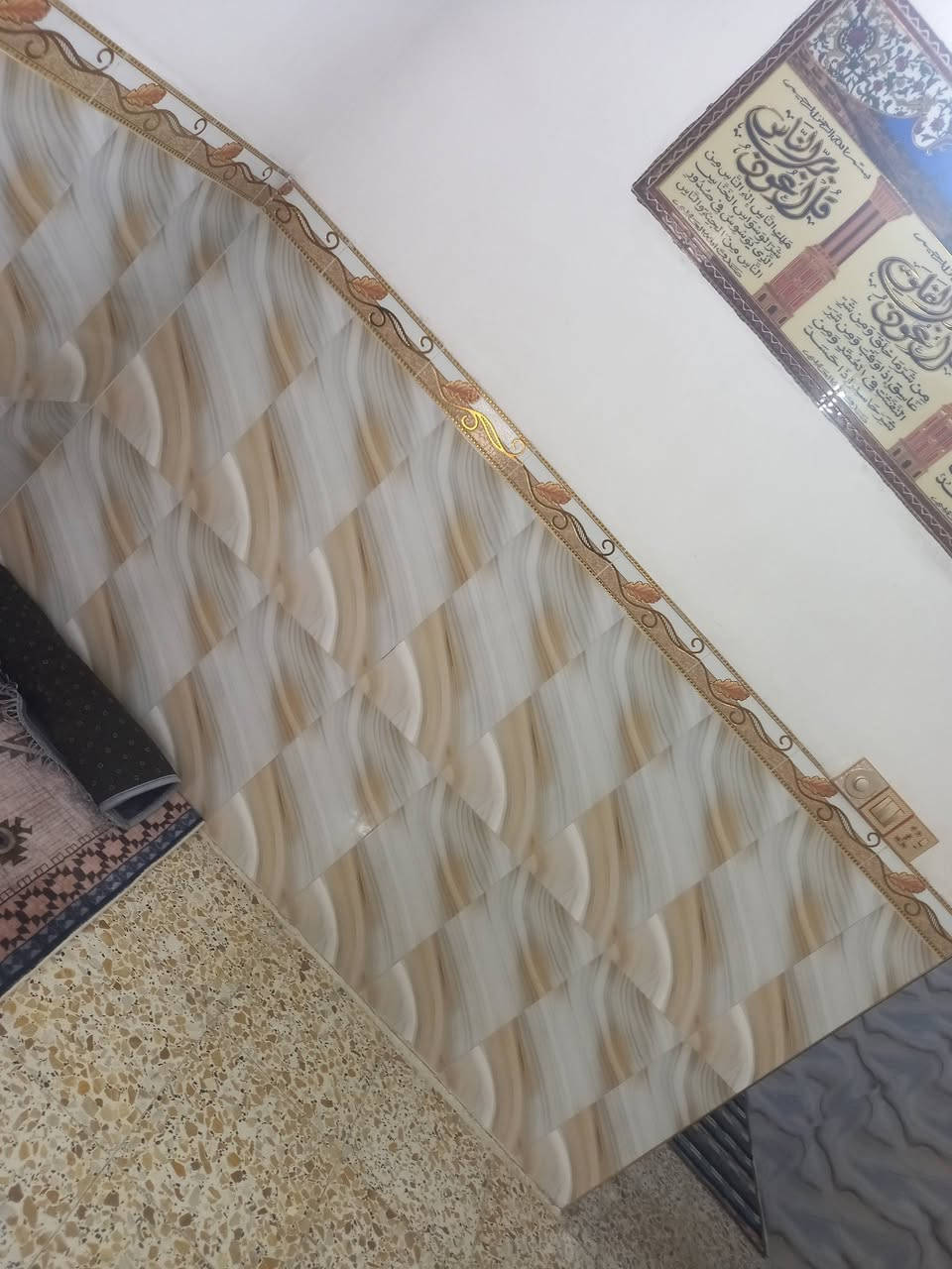 بيت لبيع او مراوس بيت اكبر مع الفرق يكون مرتب  مساحه ١٠٠ طابو زراعي سند ٢٥ حله ورديه يبعد ١٠٠ متر عن التبيط الرئسي متكون من غرفه وصاله ومطبخ واستقبال وصحيات الطابق الثاني غرفه مسويه مغزن سندويج بنل البيت مابي اي نقص كامل  استفسار  *********** اتصال مع وتساب
