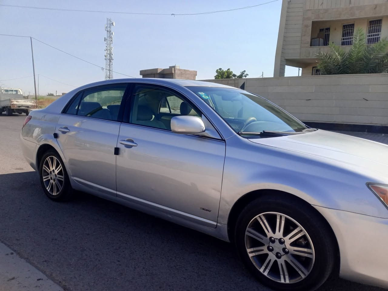 السلام عليكم للبيع أفالون موديل 2006  خليجي رقم بغداد انكليزي بأسمي بيها قبق الجنطه مصبوغ والقماره جراد مكان السياره ـ بلد ـللاستفسار
***********
