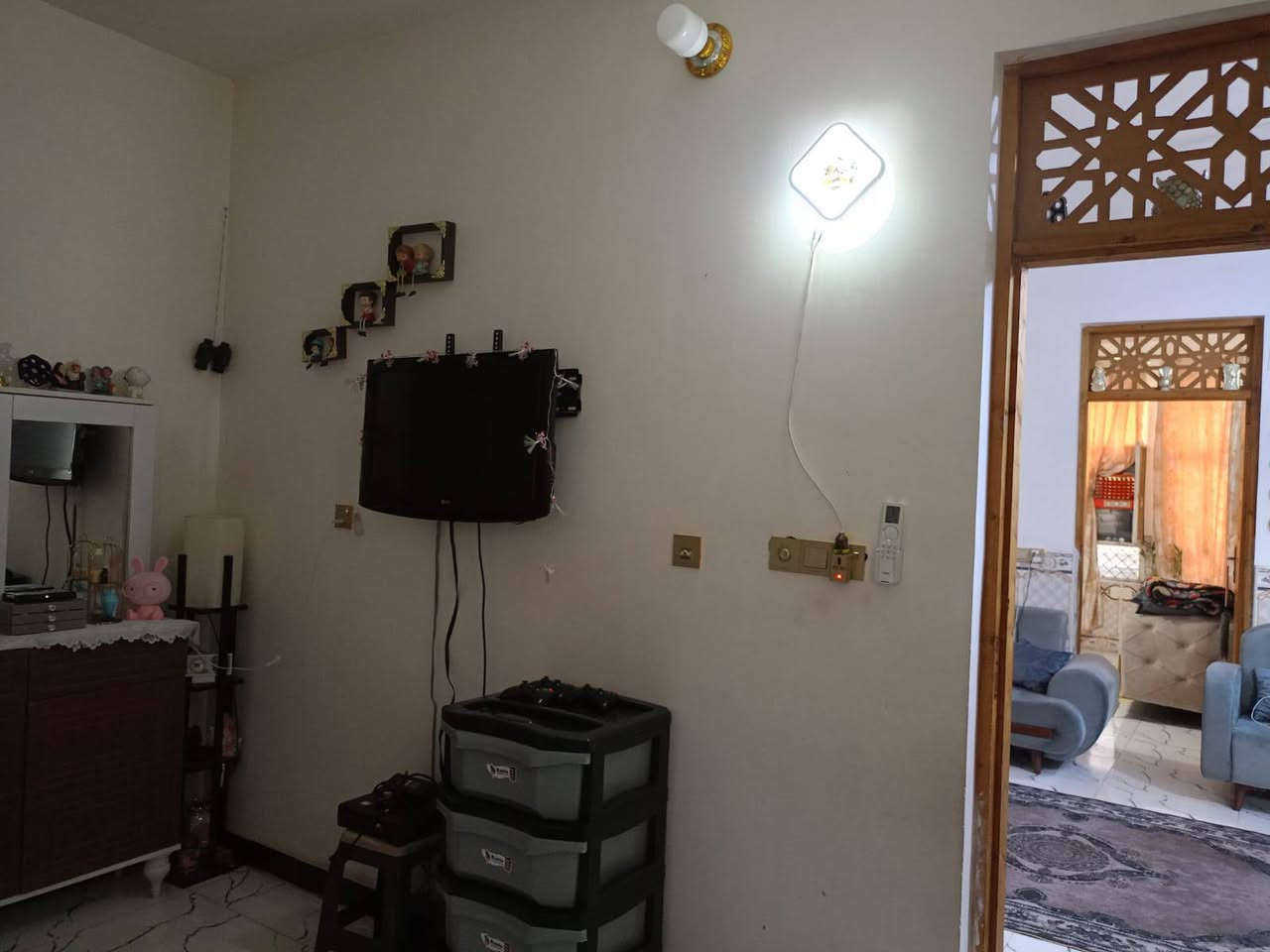 دار للبيع مساحه ١٠٠ متر الدورة هورجب قرب المدارس والسوك   كامل خدمات ماء وكهرباء وتبليط 
طابقين 
٢ غرف نوم 
مطبخ 
صحيات فوك وجوه 
وبيتونه  كبيرة
الاستفسار ***********
*********** او مراجعه المكتب

