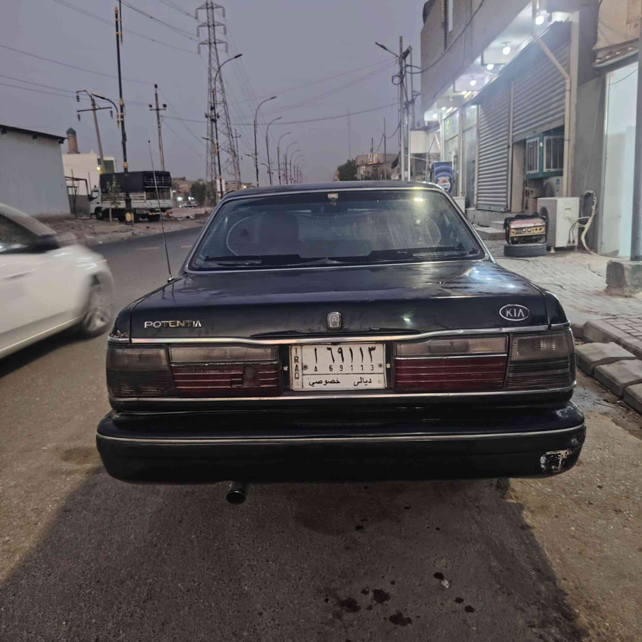 كيا بونتيشا 1994 رقم ديالى باسمي كير ومكينه بلادي سياره حلوه وكاعده سعرها 23 بيها مجال بسيط مكان السياره واسط العزيزيه /ملاحظه سياره معروضه يمي أي ستفسار ***********هذا رقمي وبيك خير ودلل
