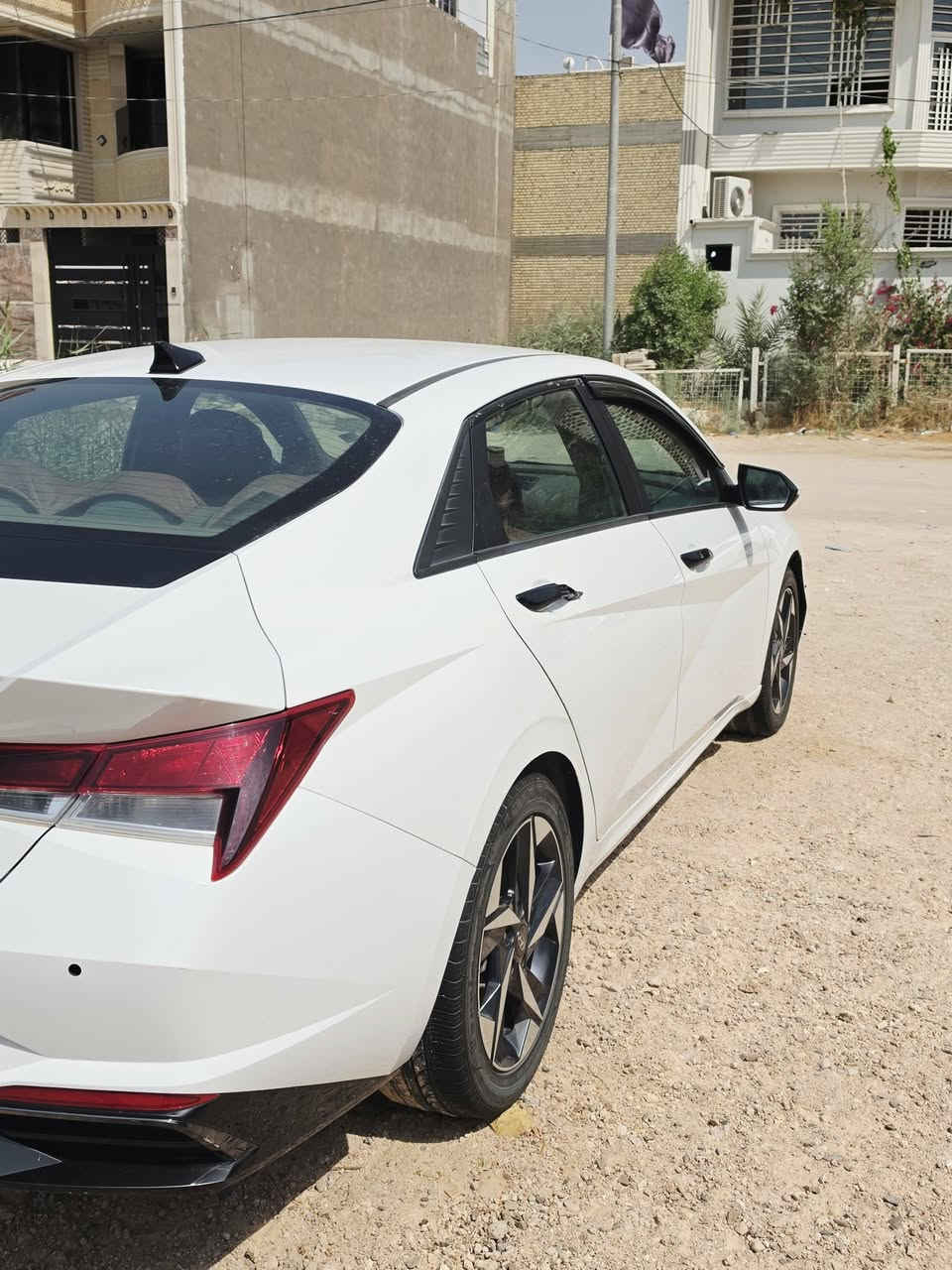 السلام عليكم النترا للبيع وارد امريكي موديل 2023 سياره مكفوله من صبغ عدا الباردات فول مواصفات عدا الفتحه مكينه 2000 دوش ماشيه 68 سونارها مرفق وياها 
السياره باسمي السونيه لل2031 
السعر 148 
العنوان النجف 
للاستفسار ***********
