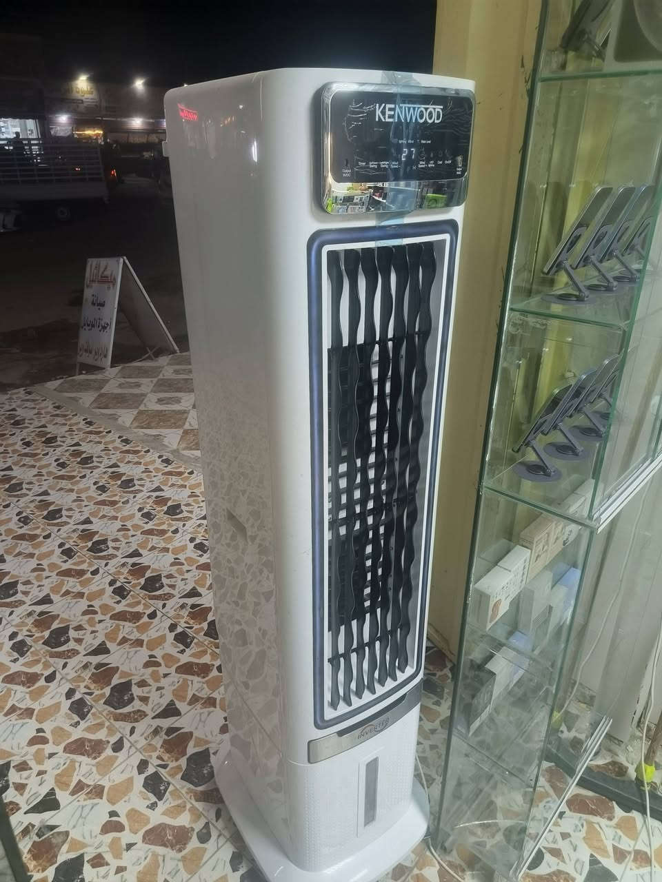 مبرده شكل سبلت حديث استخدام شهر بعدها بلجيس 
الجيدده سعرها 400 رايدها 325
سبب البيع ماوالمتني بلمحل لازم ابقي الباب مفتوح اريد ابيعها وجيب سبلت برودتها خير من الله بس متوالم المحل لازم الباب يبقه مفتوح تجي وتشوف بردوتها بنفسك سعرها 325 
هاتف : ***********
