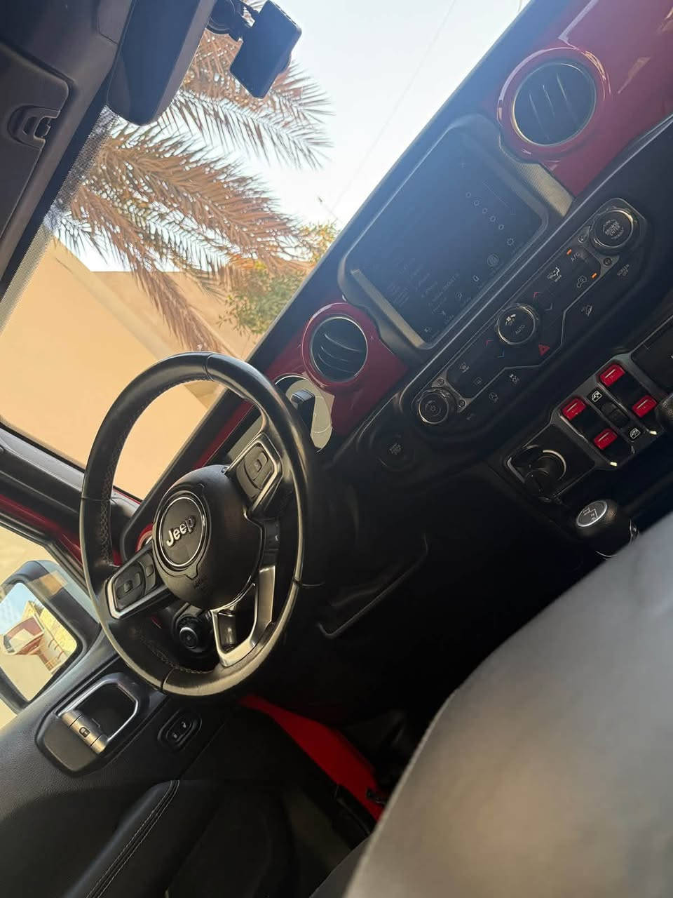 السلام عليكم
جيب رانكلر صحاري  وارد امريكي

Jeep    2020 2.0L 4 

حجم المكينه : 2000 تيربو

     

الضرر :  بيها طخطخات مصبوغه احزام بجم كبس 
   
    
#المواصفات 

1.قماره تتفصخ صير كشف

2.بصمه 

3.لوكير

4.كشافات عدسه

5شاشه

6.تشغيل عن بعد

7.كشنات مخمل

8.كامرا 

9.حساسات خلفيه

مكاني بغداد اليرموك 

تحويل ثاني يوم 

السعر  158 وبيها مجال 

الاتصال ***********
