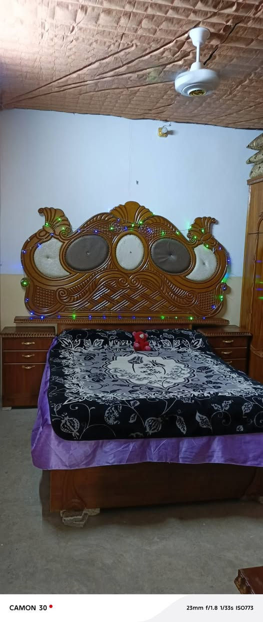 السلام وعليكم عندي هاي الغرفة السعر بصيط التواصل خاص و وتساب ***********
