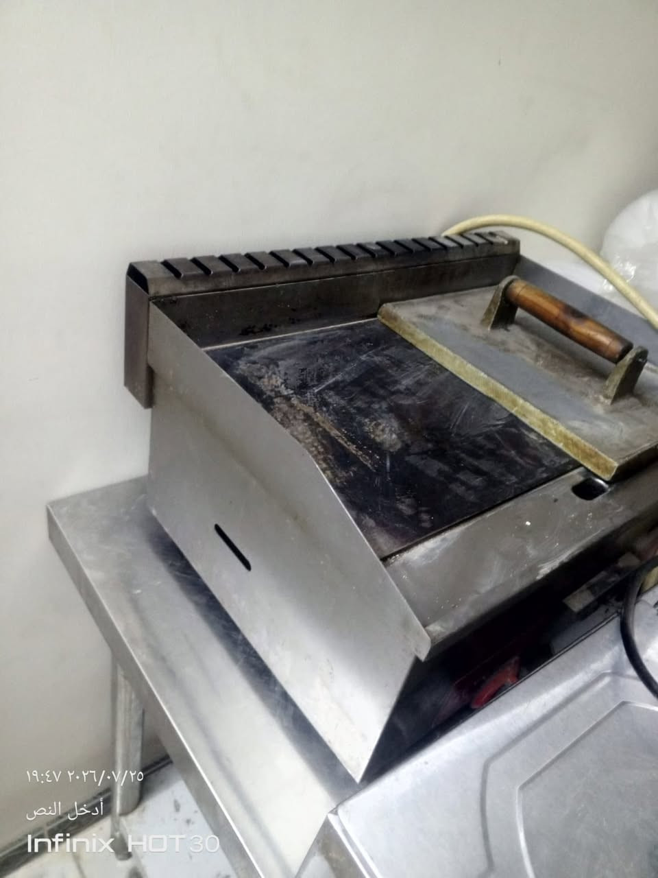غراض مطعم البيع
1_كاشير مطعم مع طابعات عدد4مع يوبيس
2_كرير بركر نوعيه جيدا 
3_قلايه فلافل
4_ميوزه ستيل عدد4

تواصل مع رقم الهاتف ***********
