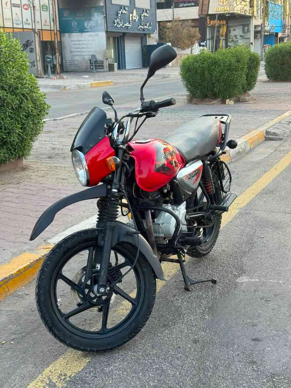 السلام عليكم بوكسر جبلي موديل 23 اوراق كامله 
دراجه كفاله عامه مابيها اي نقص والنضافه كدامكم مكينه خرسه وخير من الله رايدها ب 1400 مليون و400 بيها مجال مكاني بغداد الدولعي ***********
