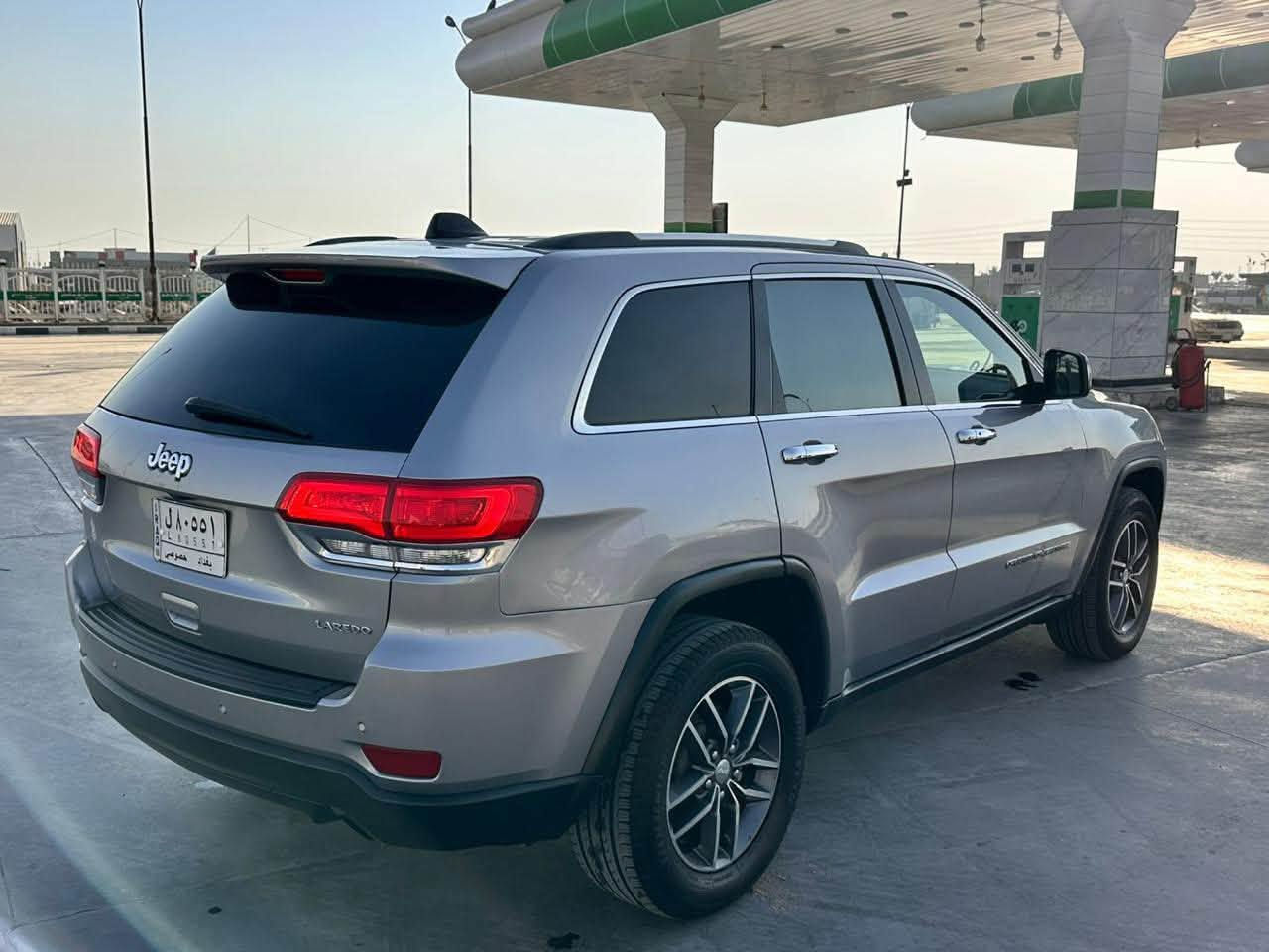 السلام عليكم
للبيع او مراوس 
Jeep Grand Cherokee Limited 2018
جيب جراند شيروكي ليميتد 2018
ماشيه 133 
سياره كفاله كير ومكينه حداديه وتخم تاير وتبريد كله 
جاهز  يعني بدون اي نقص 
رقم بغداد بسمي 
✅ المواصفات :
🎨 اللون: سلفر
🌍 وارد أمريكي
⚙️ محرك 3.6 لتر
🔩 6 سلندر
🛞 دفع AWD
💎 المواصفات:
رادار
توقف ذاتي عند التحذير
• شاشة لمس
• بلوتوث
• Android Auto
• كاميرا خلفيه 
• حساسات أمامية
• حساسات خلفية
• مقاعد جلد
• تحكم كهربائي بالمقاعد
• مثبت سرعة
• بصمة وتشغيل ذكي
• مكيف أوتوماتيك
• نظام تحكم بالمقود
✅ فئة ليمتد
✅ ما عدا الفتحة
صور حادث بالمنشور 
✅ جاملغ امامي وخلفي 
ولباب يمه صبغ يعني سياره 4 قطع بيها شرط بدون دواخل بدون ارباك 
 بدون دواخل 
مكاني بغداد بسمايه 
سعر 173 ورقه 
***********
