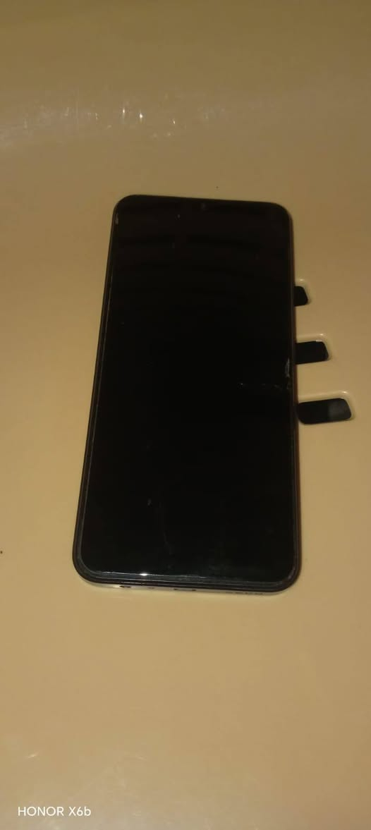 تلفون realme c33 جديد مستخدم شهر فقط مداخل اي تصليح سعر بي مجال راسلني واتساب ***********
                الهاتف،***********

نص مكتوب في الصور:
- HONOR X6b