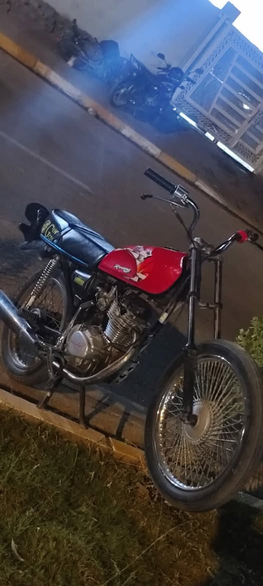 يلا سلام عليكم يابه دراجه حربيه موديل 2021 رايدها ب280 وبيها مجال للتواصل :***********f. ديالى المقدادية شهربان

نص مكتوب في الصور:
- الحيوانه للبيع