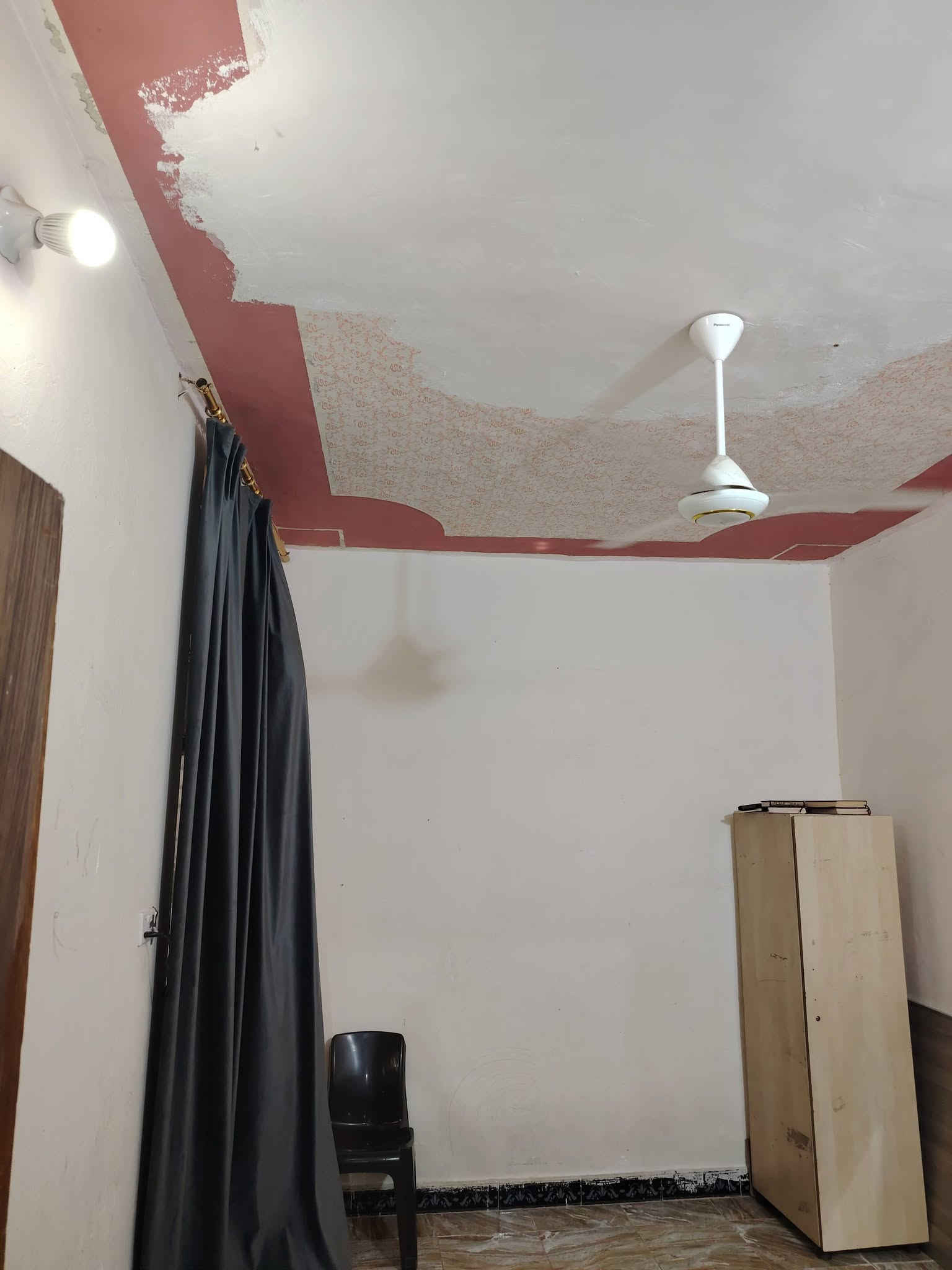 بيت للبيع المساحة ٢٥٠ متر في الشهداء قرب جامع الأنبياء ونافذ على مدرسة الشجرة الطيبة ومتوسطة المفاخر طابق واحد ثلاث غرف نوم وصالة ومطبخ واستقبال وصحيات عدد ٢ وكراج وسقيفة وحديقة ومنور وحولي شارع ٨ متر تبليط باسم شخص واحد وبي اجازة بناء السعر ١٦٠ قابل للتفاوض
مكتب الأصدقاء للعقار
***********

نص مكتوب في الصور:
- دار للبيع