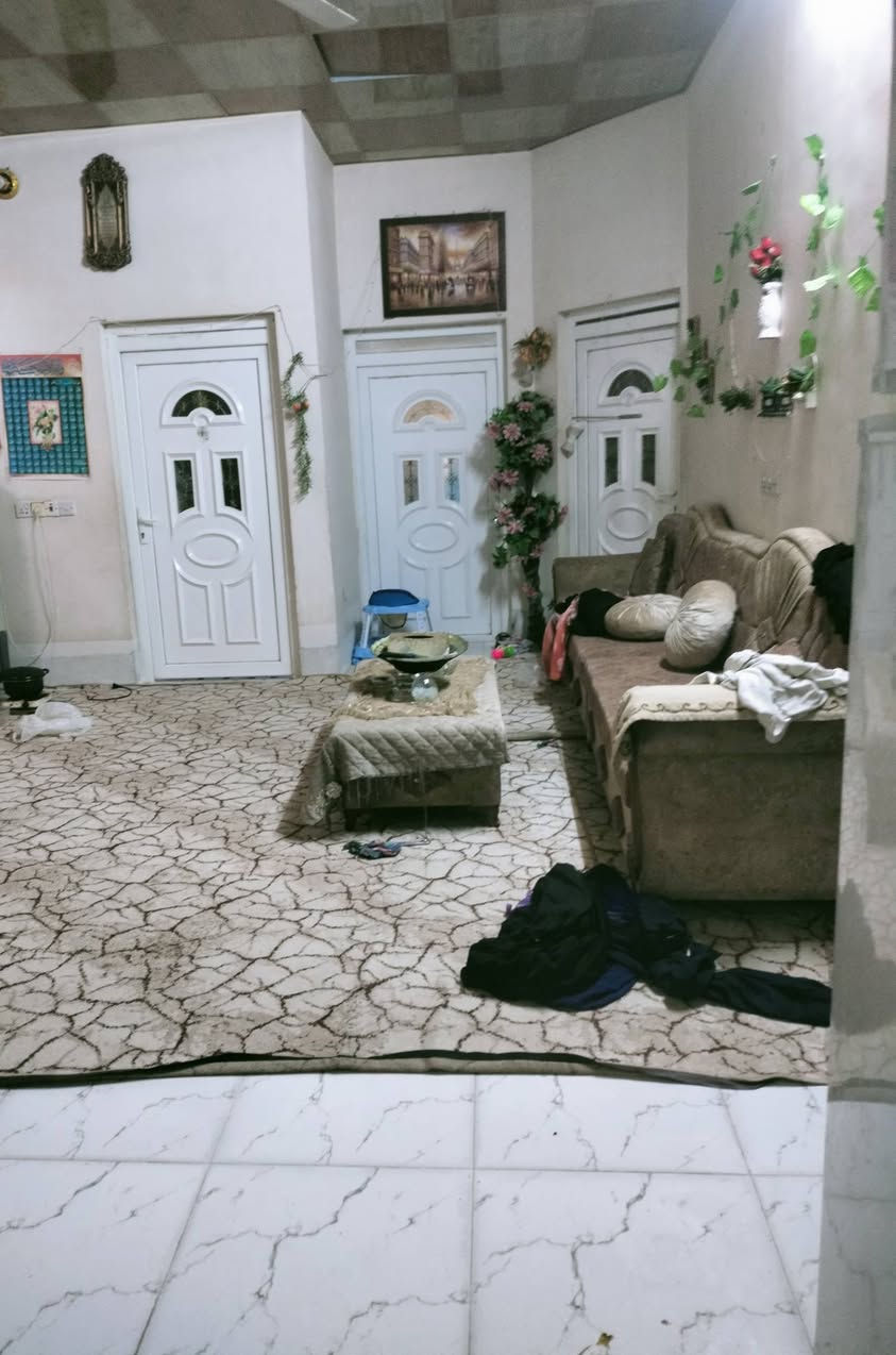 دار للبيع 200متر
موقع 16اب خلف مجمع تحسين غرفتين نوم وهول ومطبخ ومساعد مطبخ واستقبال 
***********
