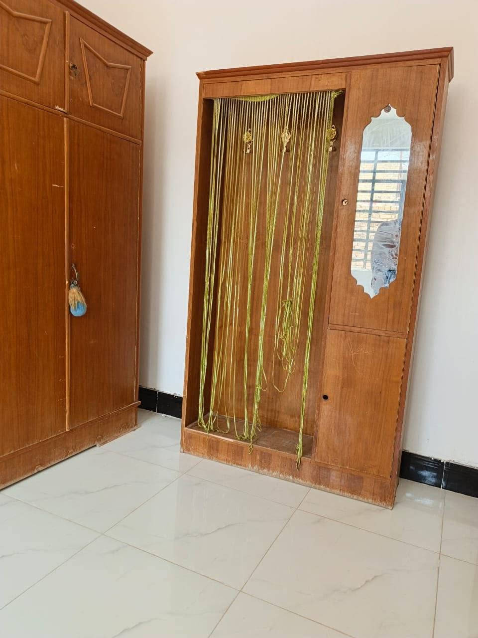 غرفه كلش حلوه واجهزه صبغ وقفاله ويدات وتلميع جاهزه بسعر مناسب الي يريد يتفضل خاص
