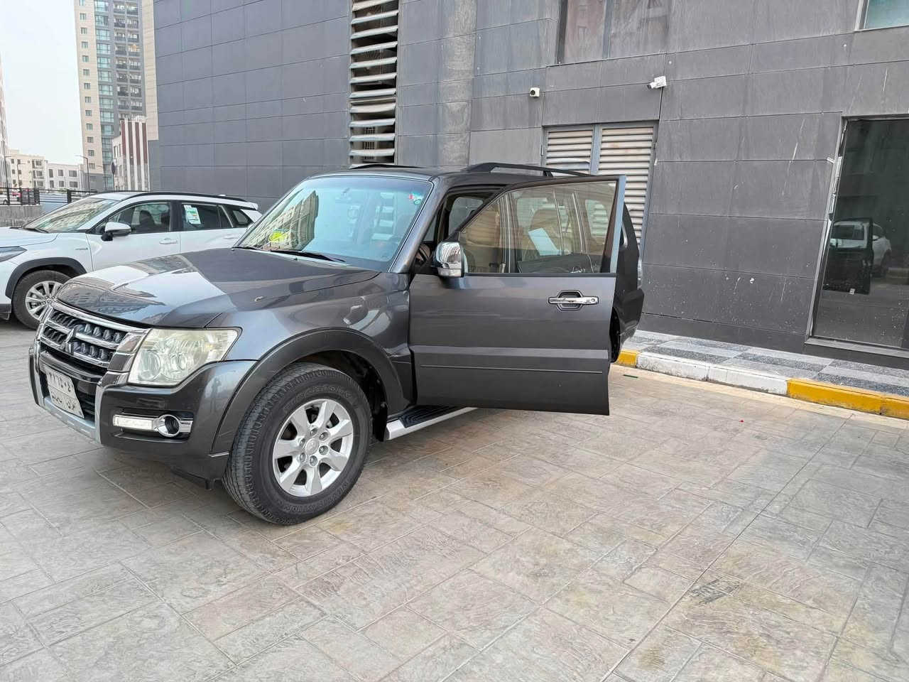 باجيرو ٢٠١٨ ماشية ١١٧ الف
مواصفات اعتيادي رقم سليمانية سلايد مرايات شفط … بيها شخط بالجاملغ الايمن عكس السايق … 

مكاني بغداد

السعر ١٧٣٠٠ دولار 

***********
