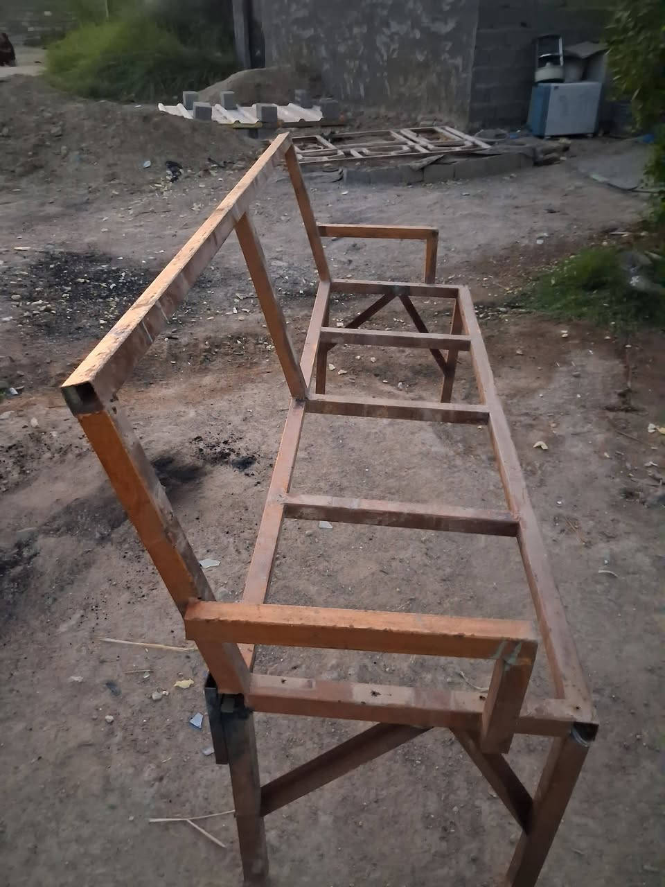 السلام عليكم هيكل حديد الطويل مترين يصح مال كعده للبيع مكان حله ابي غرق رقمي ***********
