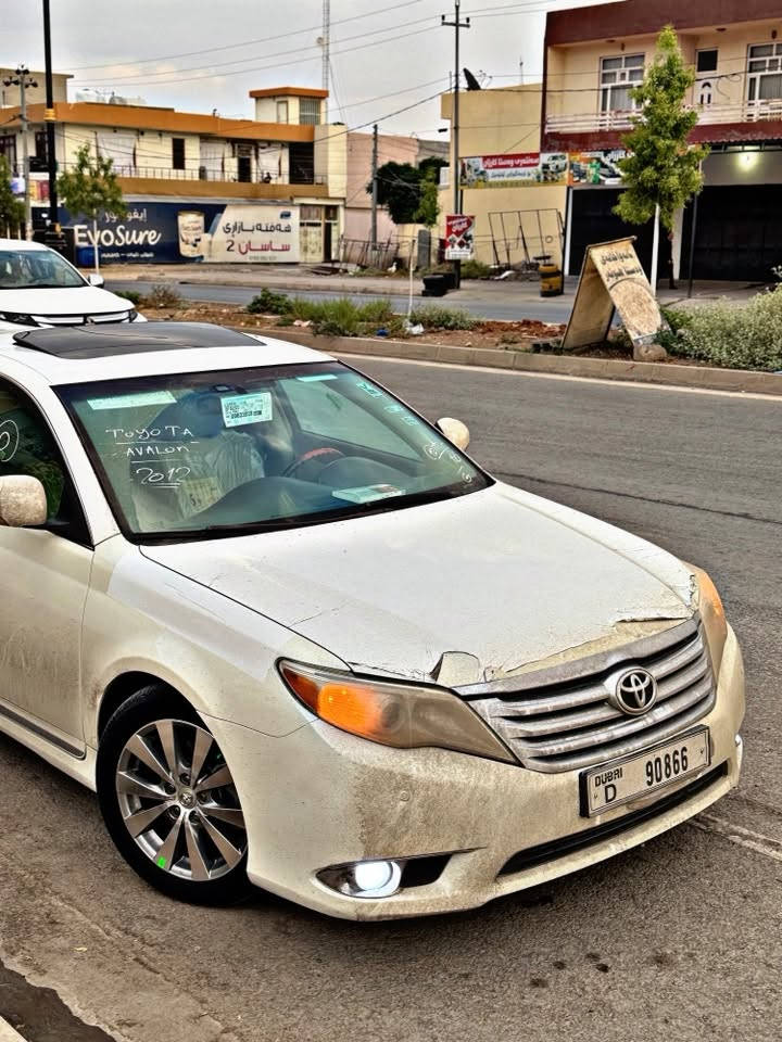 سه رەتا به ناوى خواى كَه ورەو ميهه ربان
 كَه لاوكه ميك مه جال
***********
Toyota avalon 2011/10. Limited
براوەی دوبه ى براوه
مواسه فات خلیجی  ليميتيد فول فول
په رده سلّايتت كوشن كاره با كوشن جلّد و ساردوگەرم
به سمه ٥به سمه
كوشن خەزن
ئاوينه كاره باو ئيشارەت
شاشەو کامیرا 
سه يارەکەبراوەیە
ده حمو ليدرانى پيوه نيه
٤تايهو ويلى لوك لوّك
كامل  ئيمپرى فايه رى بيلادى شەريكه سه يارەكه هه موو گیانى به شەرت ته بريد ساردو كَه رم به شەرت
چرکەی تیانیە کامل توند کراوەتەوە 
هه موو كَيانى جايز كراوه
سەیارەکە پشتی جیی سپیرەکە جئ رافیحەی هەیە  
سەقڤی خۆم جەلاتینم کردوە 
گۆرینەوە ناکەم   جوان بخوینەوە  تیل بکە لە خزمەت دام 
شوين رانيه
***********
