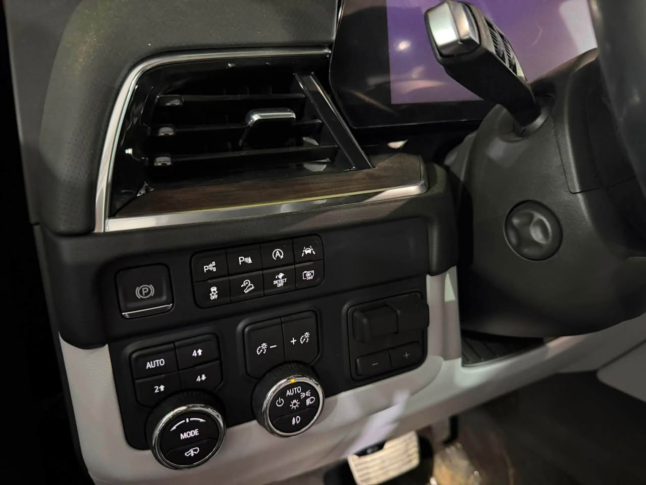 وصول الان
Chevrolet Tahoe Premier –2026
0Km
• ضمان شركة المنصور

سيارة تجمع بين الفخامة، الراحة، والمساحة 👑

حضور قوي على الطريق، وتجهيزات تليق بالعائلة والرحلات الطويلة 🔥

جاهزة للمعاينة والتسليم الفوري.

📍بابل  –طريق حلة نجف -المعارض الجديدة 
📞***********
