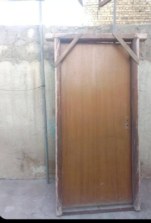 باب صاج طولة 2متر والعرض متر مستعمل قليل الثاني باب صاج مصبوغ ابيض بدون كيلونات مع الجرجوبة 6سم
سعر الواحد 75الف 

رقم الهاتف ***********
