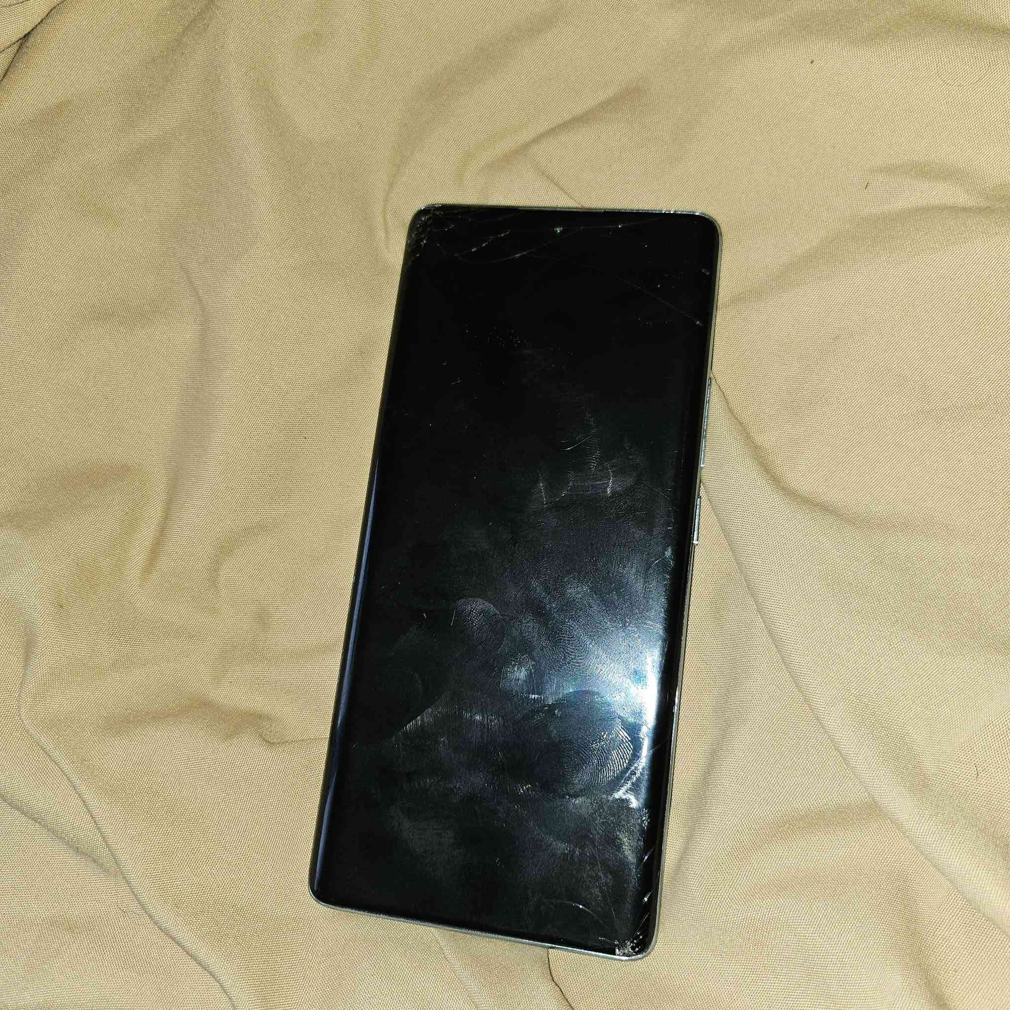 ريدمي نوت 14 برو نسخة 4g
ذاكرة 256 موبايل حلو وسريع وكامرتة حلوة بي فطر بلشاشة بس مأثرة بلتصفح تكدر تبدلها او تبقيها 

رايد بي 170
***********
مكاني بغداد البياع
