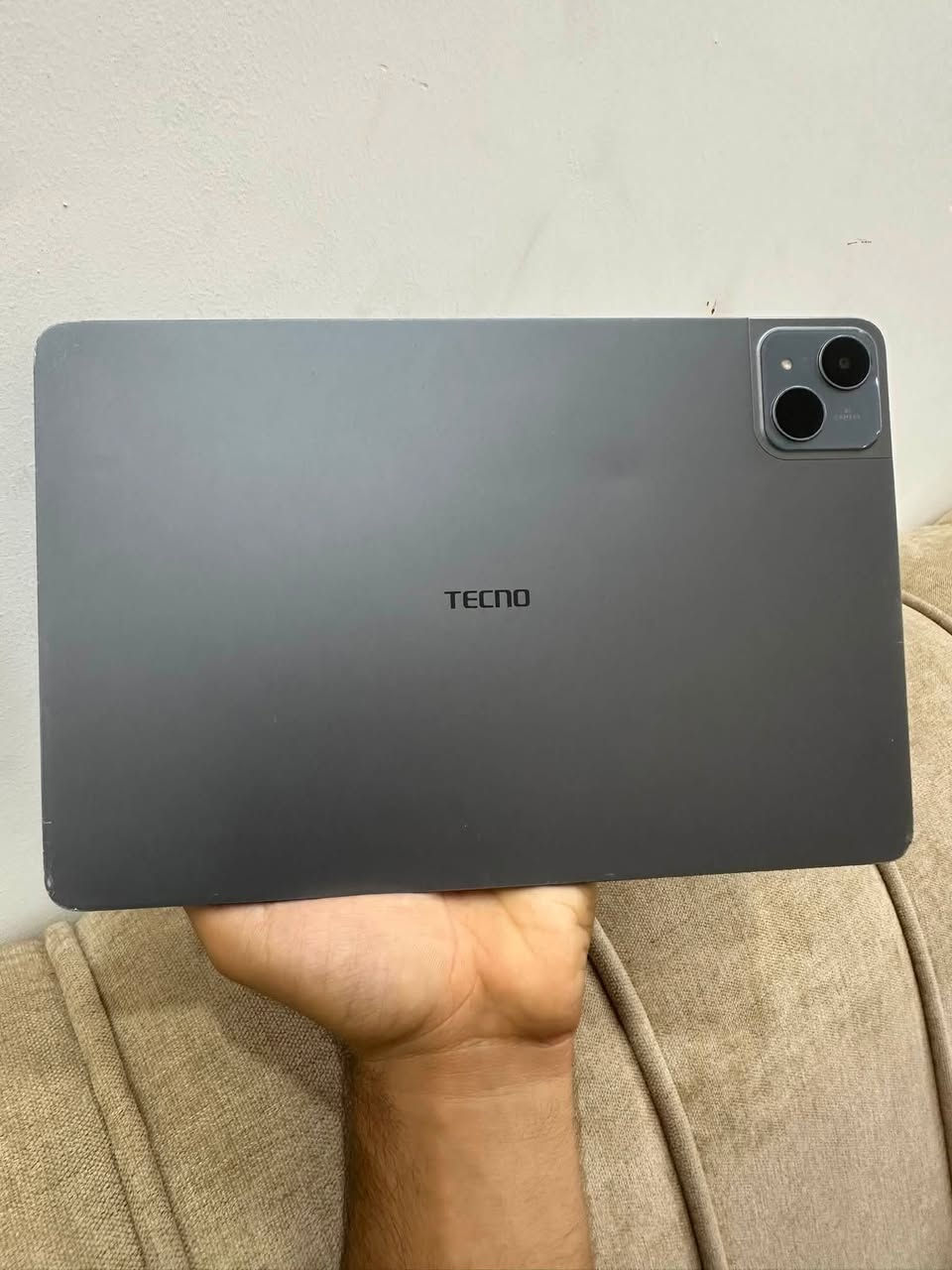 السلام عليكم، للبيع جهاز لوحي (تابلت) TECNO MEGAPAD SE كلش نظيف وجاهز للاستخدام:
الموديل: TECNO MEGAPAD SE (الطراز T1102W)
 المعالج: Snapdragon قوي وسريع للألعاب والتصفح
 الذاكرة والتخزين: 128 جيجابايت تخزين / 8 جيجا رام (4GB أساسي + 4GB إضافي)
 النظام: أندرويد 15 الحديث
 الصوت والشاشة: يدعم تقنية الصوت Dolby Atmos وتقنيات TECNO AI، الصوت ممتاز جداً للمشاهدة والدراسة
 الأداء مع الألعاب: يشغل لعبة ببجي (PUBG) والألعاب الثقيلة بسلاسة وبدون تقطيع
 الحالة العامة: الجهاز كلش نظيف ومستعمل قليل،  بيه ضرر خفيف جداً بالشاصي (ضربة بسيطة) كما موضح ومبين بالصور وما تأثر على الأداء نهائياً.
 الملحقات والمرفقات:
 الكارتونة الأصلية مال جهاز
 الشاحن والواير الأصلي من تكنو
 حافظة (كفر) حماية سيليكون شفاف
السعر المطلوب: 230 ألف دينار 
المكان: بغداد - حي الجهاد
للتواصل ورقم الهاتف: *********** (متواجد واتساب)
