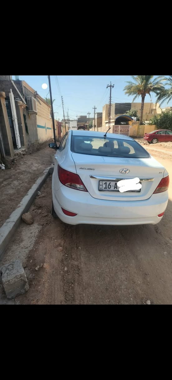 اكسنت موديل ٢٠١٦ بيها تكحيلات بسيطه وصبغ بالدوسه باقي كفاله
السعر ١٠٧ وبي مجال
ما اجاوب خاص 
المكان ديوانيه
التواصل اتصل علئ الرقم ***********

