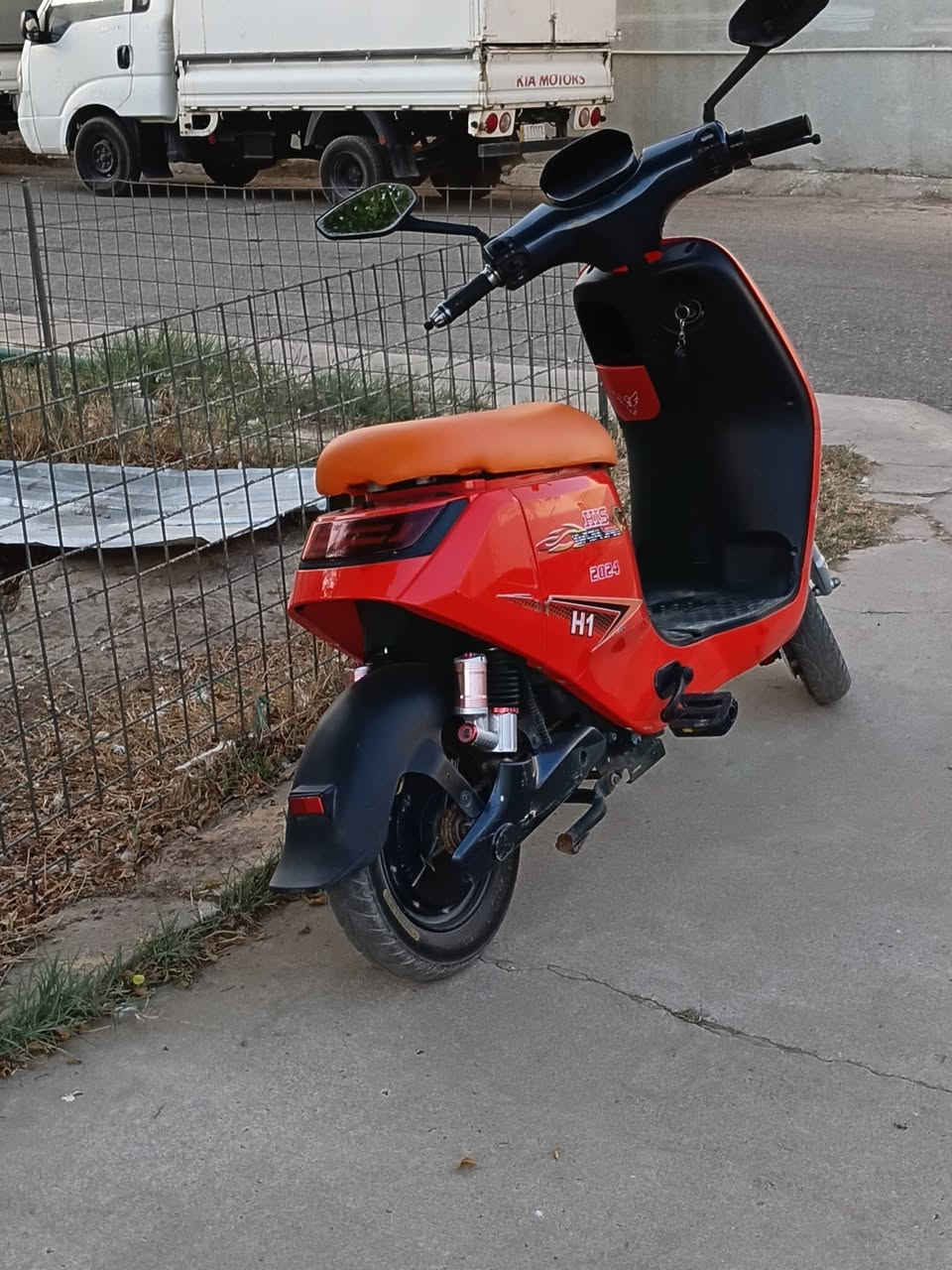 للبيع HIS السعر  375  
5 بطاريات بالكارتون تايلج الريان 
ملف حجم 1000W
اربع سرع 1_2_3_4
اللون برتقالي 
شاحنة سريعة اصلية 
مع ملحقات صندوق كبير وسبايدر خلفي جاملغ امامي 
عنواني بغداد الزعفرانية . ***********
