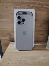 جميعاً ايفون 15 برو ماكس رصاصي  ويه كارتونته مثل ما موضح بصوره ذاكره 2...
