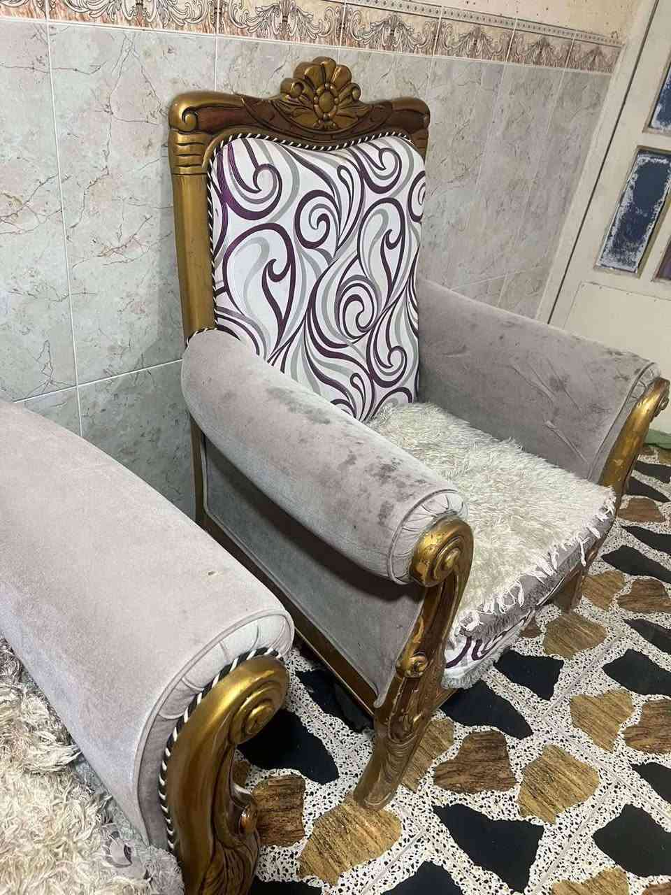 تخم قنفات ١٧٥ وميز ٤ كراسي وياه السعر ١٠٠ للاتصال ***********المكان بيجي حي الكهرباء
