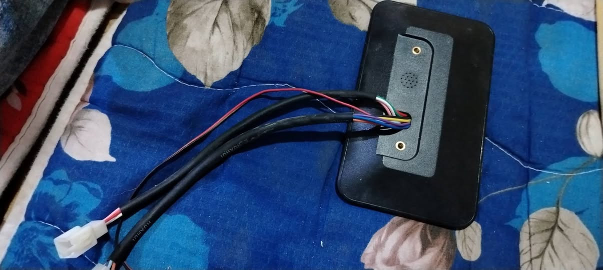 شاشة R9  اخت الجديد شغالة
السعر 35
***********
