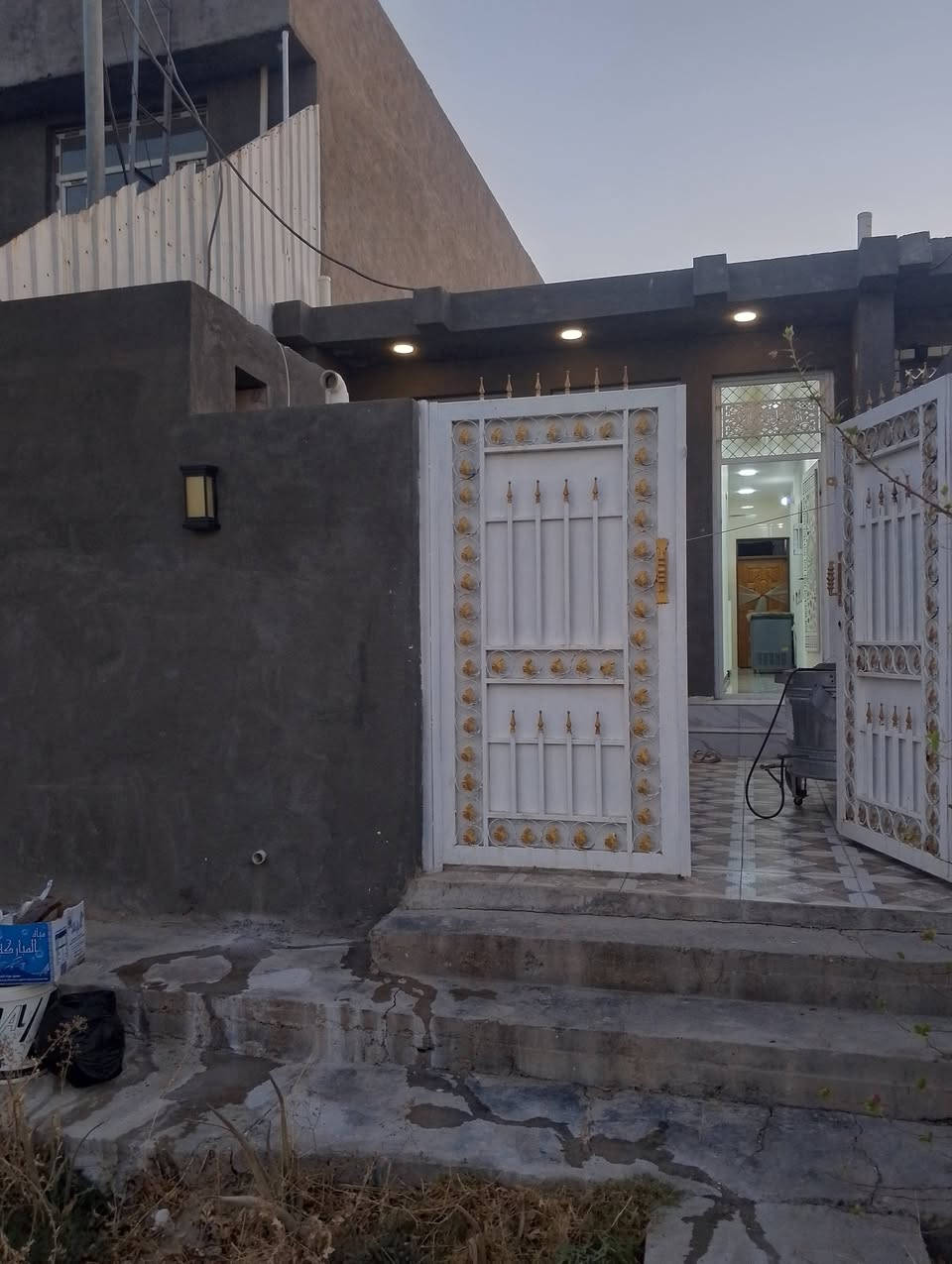 السلام عليكم، دار للبيع مساحه 75م حي الصديق مقابل شارع المطار، تواصل، ***********
