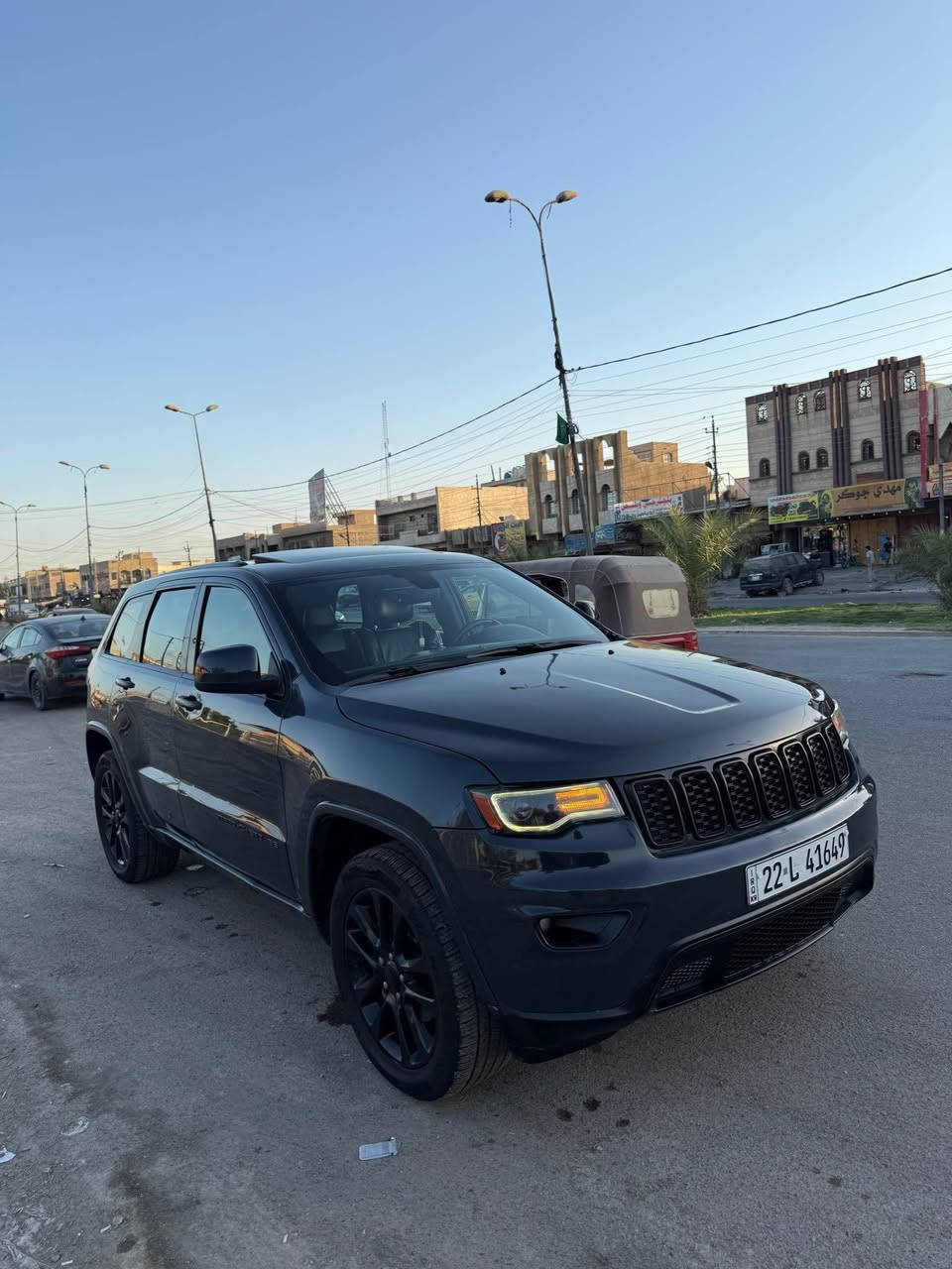 السلام عليكم 
للبيع Jeep كراند شيروكي  2018
فئه اترايل هوك
لمتدد فول 1/1

المحرك 3.6 / 6 اسلندر 
رقم اربيل بأسمي تحويل مباشر 
السيارة بلاك توب 
رادار خلفي 
حساسات
فتحه سقف
دخول ذكي
قطعتين تبريد 
شاشه كبير كار بلي 
كشنات جلد كنتاره 
وبعد هواي اكو موصفات 
سياره نضيفه جداً 
حادث السياره 4 قطع صبغ بدون دواخل وايرباك
ممشه السياره 105km
السياره حاهزة مابيها نقص 
السعر 183ورقه وبيها مجال بسيط لشراي
عنوان بغداد حي العدل 
رقم الهاتف *********** بغداد, العراق
