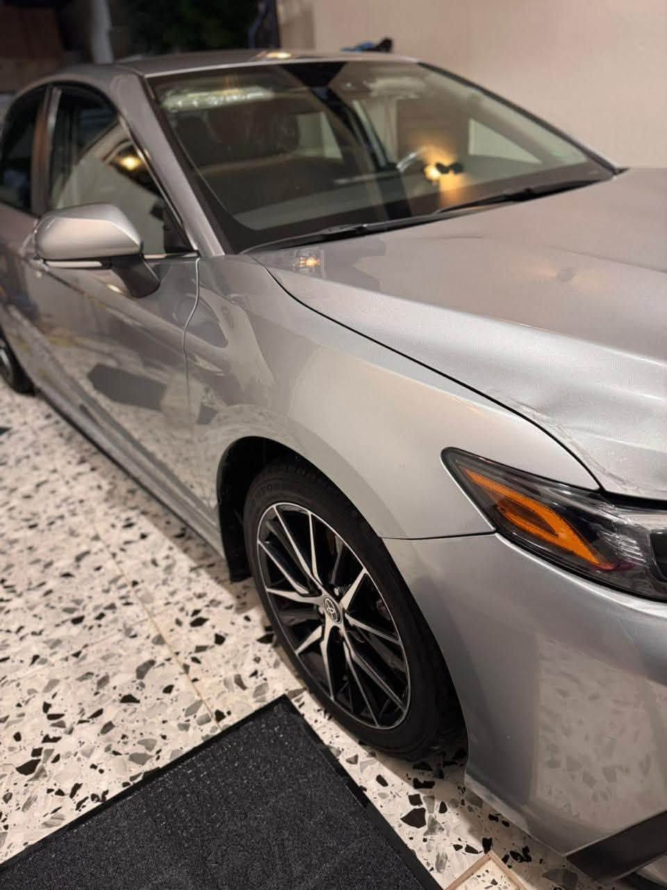 🚨 للبيع تويوتا كامري 🚨
🚘 كامري وارد أمريكي
🔹 الضرر: جاملغ أمامي
🔹 بدون دواخل
🔹 السيارة نظيفة ومواصفاتها معروفة
🔹 صور الحادث والسونار موجودة

💰 السعر: 205 ورقة
🔥 وبيها مجال للجادين فقط

📍 المكان: صلاح الدين تكريت 
📞 للاستفسار: ***********

الرجاء التواصل للجادين فقط، وبالتوفيق للجميع ❤️
