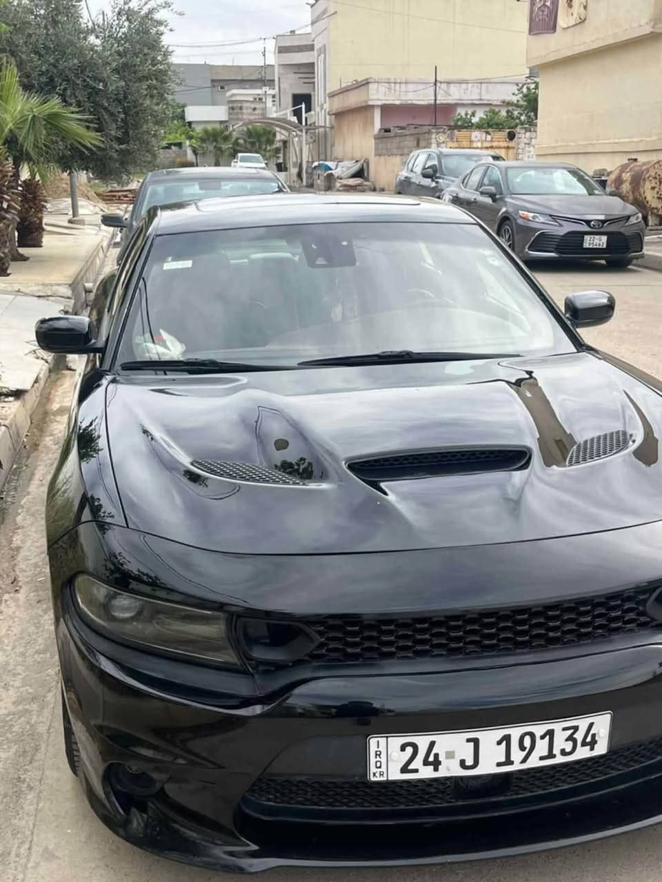 السلام عليكم 
السيارة بدون ايرباك بدون دواخل بشرط الفحص 

- السيارة جارجر RT plus  موديل 2021
- محرك v8  هيمي 5.7 لتر
- الگير 8 سرعات 
- ماشيه ٦٩ الف
- اعلى مواصفات الجارجر يفرق عن الSRT فقط حجم المحرك 
- اطارات حجم 20 
- حساسات عامة حول السيارة
- نظام دخول ذكي و تشغيل عن بعد 
- كشنات كهربائية و جلد الكنتارا
- كشنات و مرايات و ستيرن خزن (1 و 2) 
- كشنات تدفئة لجميع المقاعد و تبريد للسايق و الراكب
- الستيرن جلد و كل ازرار التحكم بالسرعة و التحكم بالشاشه 
- تجهيزات الراحة دخول و خروج من دون الحاجة للمفتاح 
- التشغيل بصمة و الفتح و القفل بصمة
- فتحة سقف
- تحكم المرايات و الستيرن و الكشنات كلها كهربائية
- شاشة حجم 8.4 
- تحكم تراكات جانبية 
- ثلاجة
المكان اربيل 
للتواصل ***********
السعر 215 ومجال بسيط وماعتقد اكو هيج نظافه وهيج مواصفات وبهيج سعر
