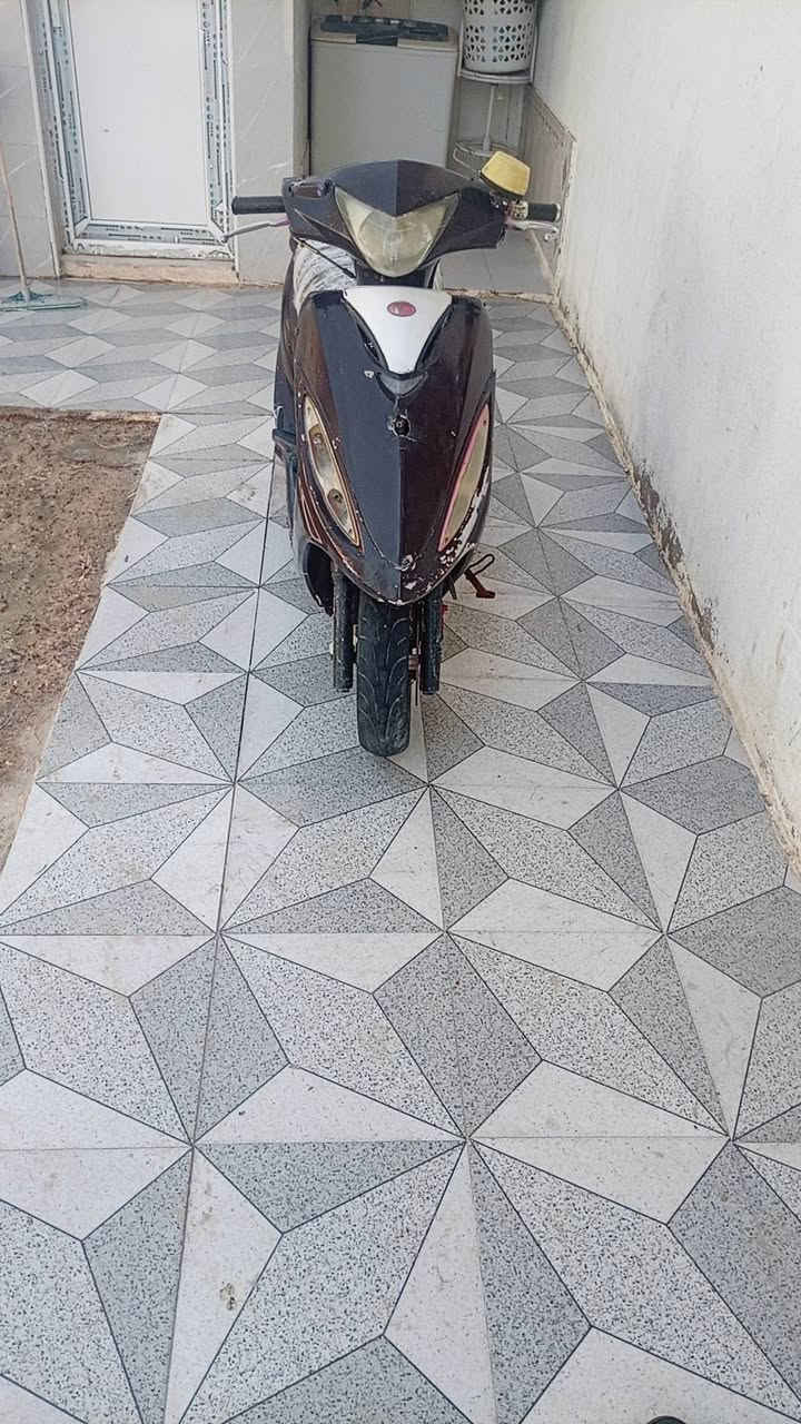 دراجه جي فور نضيفه وناعمه بس مبدل بيهه بوشه وبستم وكفر الكدام مصبوق. ودراجه جاهزء من كلشي. وسهرهه 250وبيهه مجال هاذ رقمي للتواصل ***********
