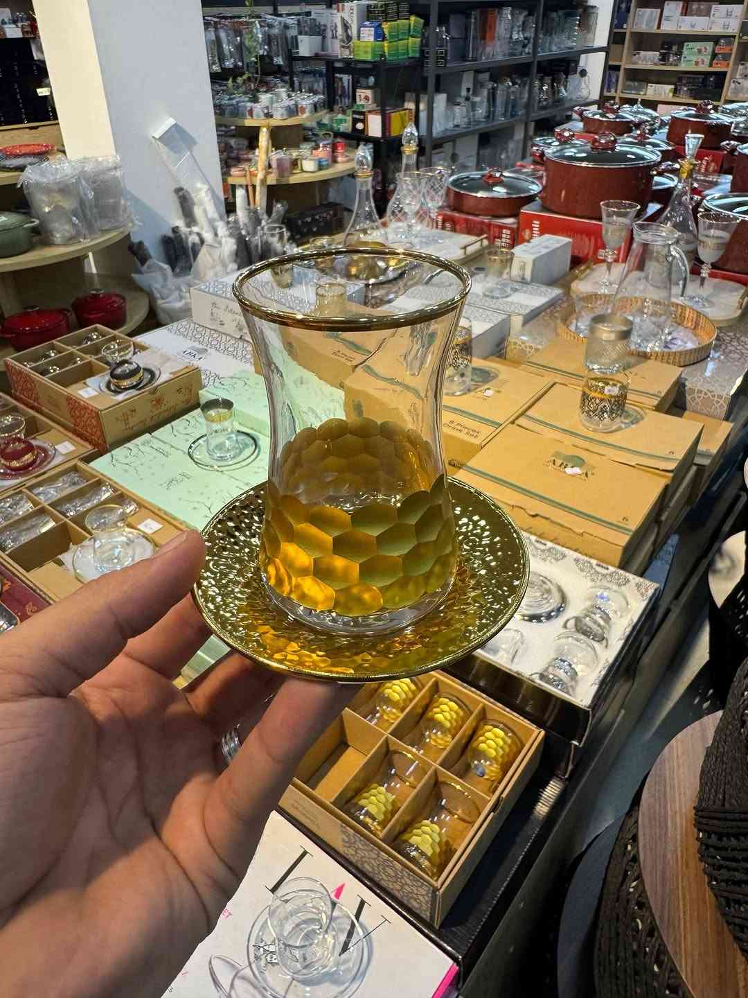 مجموعه كبيره ومنوعه من سيت استكان 
سيت استكان 
سيت فنجان 
سيت كلاصات 
العنوان / حله _شارع 40 جهة باب الحسين - مدخل -بستان الحلو

تتوفر خدمه توصيل الى كافه انحاء العراق 🚚
‏‎للحجز والاستفسار يرجى مراسلتنا على الصفحه⁩⁩⁩

نص مكتوب في الصور:
- 36.000
- 468.000
- 32.000