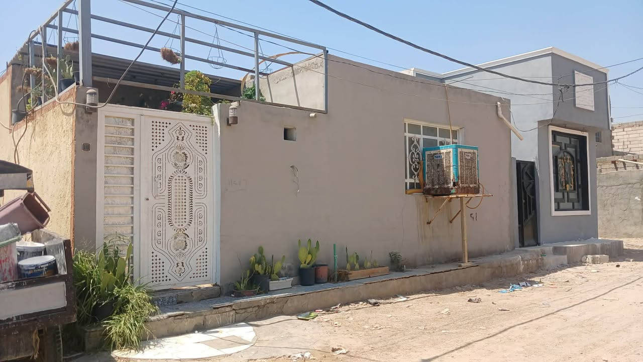 بيت سعره مناااسب جدا
يــالله بيت 100 متر مربع ركن 
اساس تجعيب  سقف عكاده بناء جيد جدا ونضيف 
يتكون البيت غـــــــرفــتــيـــن صــــالـــه اســـتــقــبــال مــطــبـــخ تـــخــاريـــج داخلي وخارجي طابو زراعي قرار محكمه …
خدمات فول ماء كهرباء مدارس منطقة شعبيه متكامله 
عنوان البيت شارع المطار القديم ……
السعر فقط ب 25 

للاسـتـفـسـار *********** واتــســاب +اتــصـال 

#مكتب_الحجيمي_للعقارات_قرب_صيدليه_الالفه
