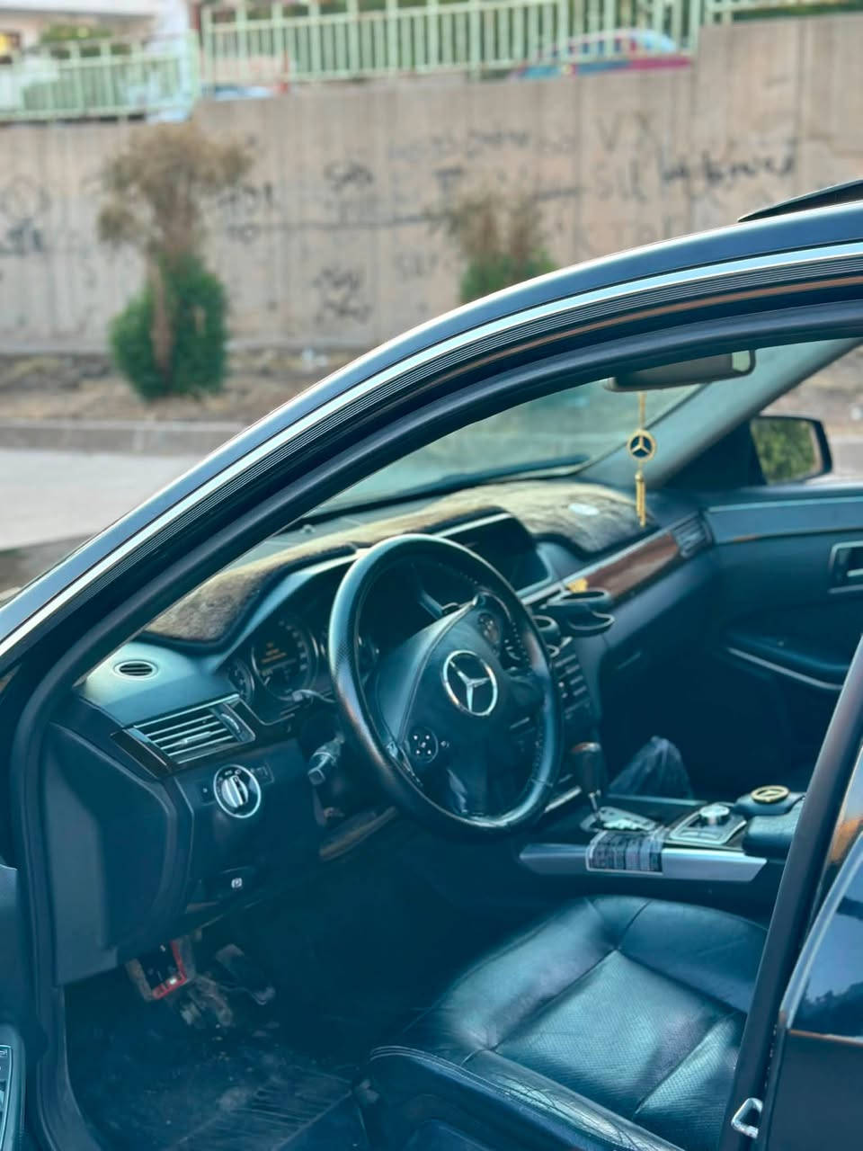 mercedes benz E220 2012
مارسیدس بێنز (e220)
مۆدێل (2012)
سەیارەکە دووبەیە ساخە
گێڕو مەکینەی کراوە بە ئەڕنەب(vvt)
نرخ(٤٢)گەڵاو مەجەلێکی کەم
بۆ زانیاری زیاتر پەیوەندی بکە بە(***********)

