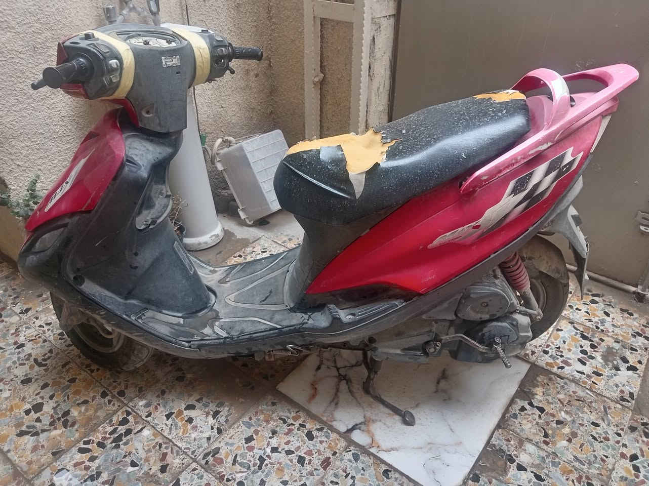 السلام عليكم
دراجة ماكس ١٤٠ للبيع ابيعلك فقط محرك نضيف و تايرات جدد تحتاج الباقي إلى ادامة كاملة كهربائيات و دبلات أمامية؟ السعر ٢٥٠ للعلم الدراجة مشتريها من الرمبه 
 العنوان بغداد الزعفرانية اتصل و تدلل
***********
