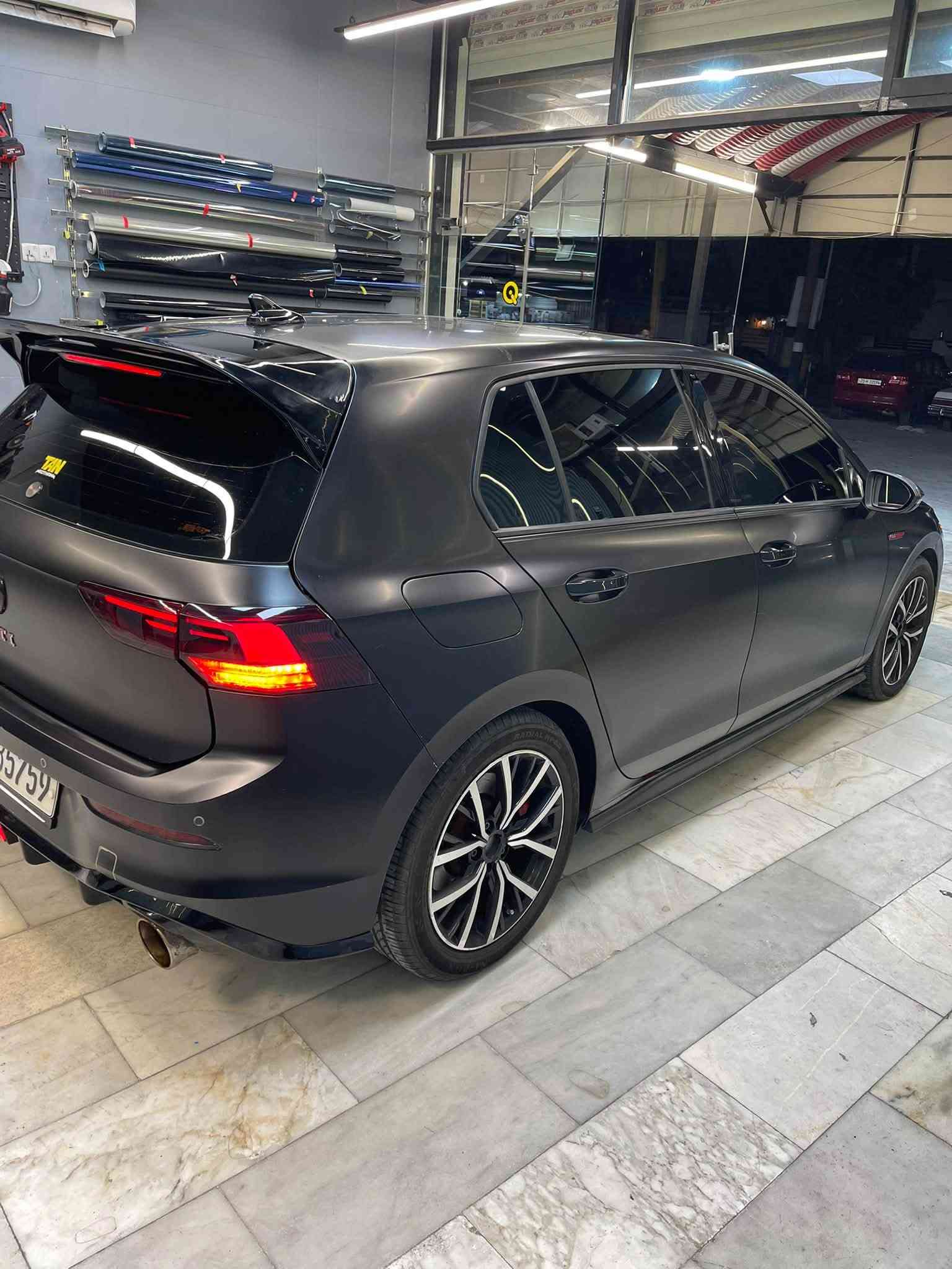 سعر(( 165)) ورقه وبيه مجال بسيط
*********** 
عندي فولكس واكن كولف 2022 GTI وارد أمريكي رقم اربيل جديد وسنويه تظليل 80 ‎%‎
فول مواصفات بس كشنات مو جلد
ماشية 40 
محرك ٢٠٠٠ تيربو ستيج وان مزوده وكامله
سياره رياضيه فصلة صوت مميز
لون اسود سياره مسويه اسود مات ومغلفه كله BDF يم مركز TAN
السيارة بيها إضافات وتزويد ومصروف عليها 
اضاءة ليد داخلية مع إمكانية تغير اللوان الدشبول بالكامل
سياره بنراما 
لايت لد وعالي وناصي زنون 
كشنات كهرباء وعادي 
معظم الداخل لمس 
رادارات جانبية وأمامية خلفية 
توقف ذاتي 
‏شاحن لاسلكي
شاشة ديجتال
وهواي بعد مواصفات تكدرون تبحثون عنها 
الحادث حيل خفيف جاملغ بارد ولبنيد نفسه مصبوغ بدون اي دواخل شواصي لغود سليمة كل شي بالداخل سليم بيه ايرباك ستيرن وراجع بلادي
والسيارة على وضع الشركة وصور الحادث موجودة 
 سياره جاهزه ما بيه برغي نقص راح اعرضها بسعر جدا مناسب يمكن الأنسب بالعراق 
165 ورقه وبيها مجال بسيط
مكاني بغداد الكرخ والسيارة باسمي
